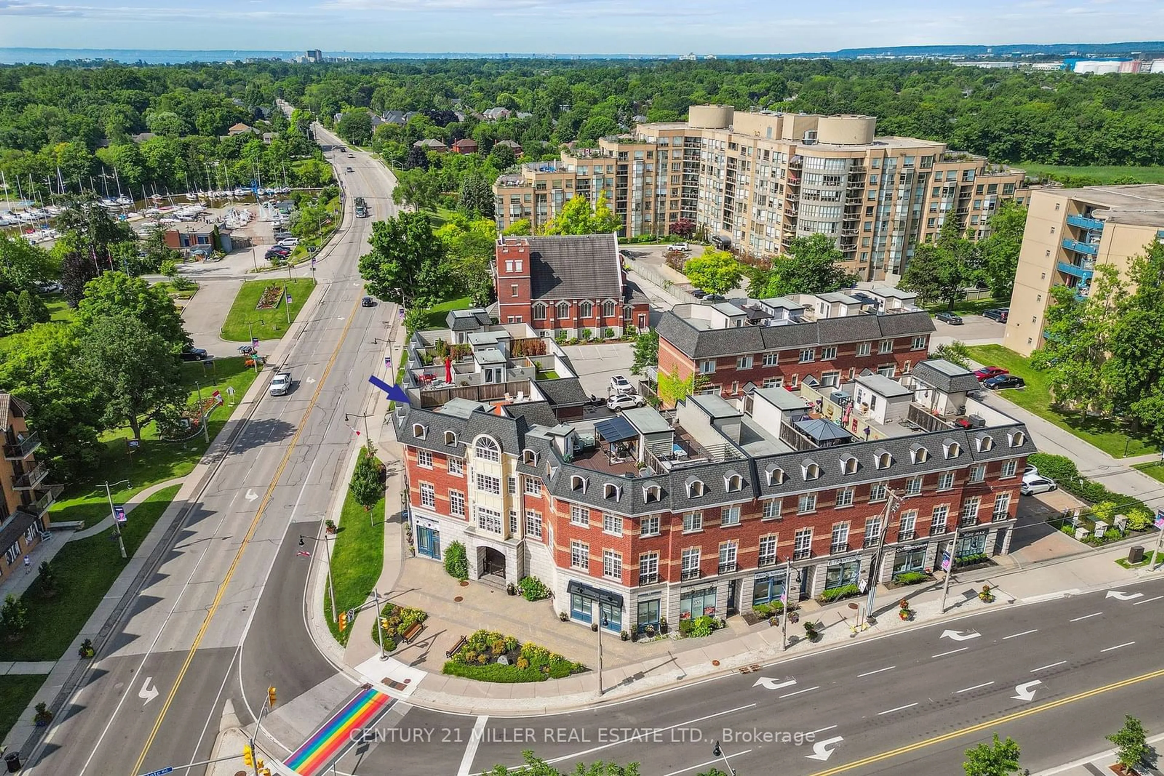 A pic from exterior of the house or condo, the view of city buildings for 120 Bronte Rd #8, Oakville Ontario L6L 3C1