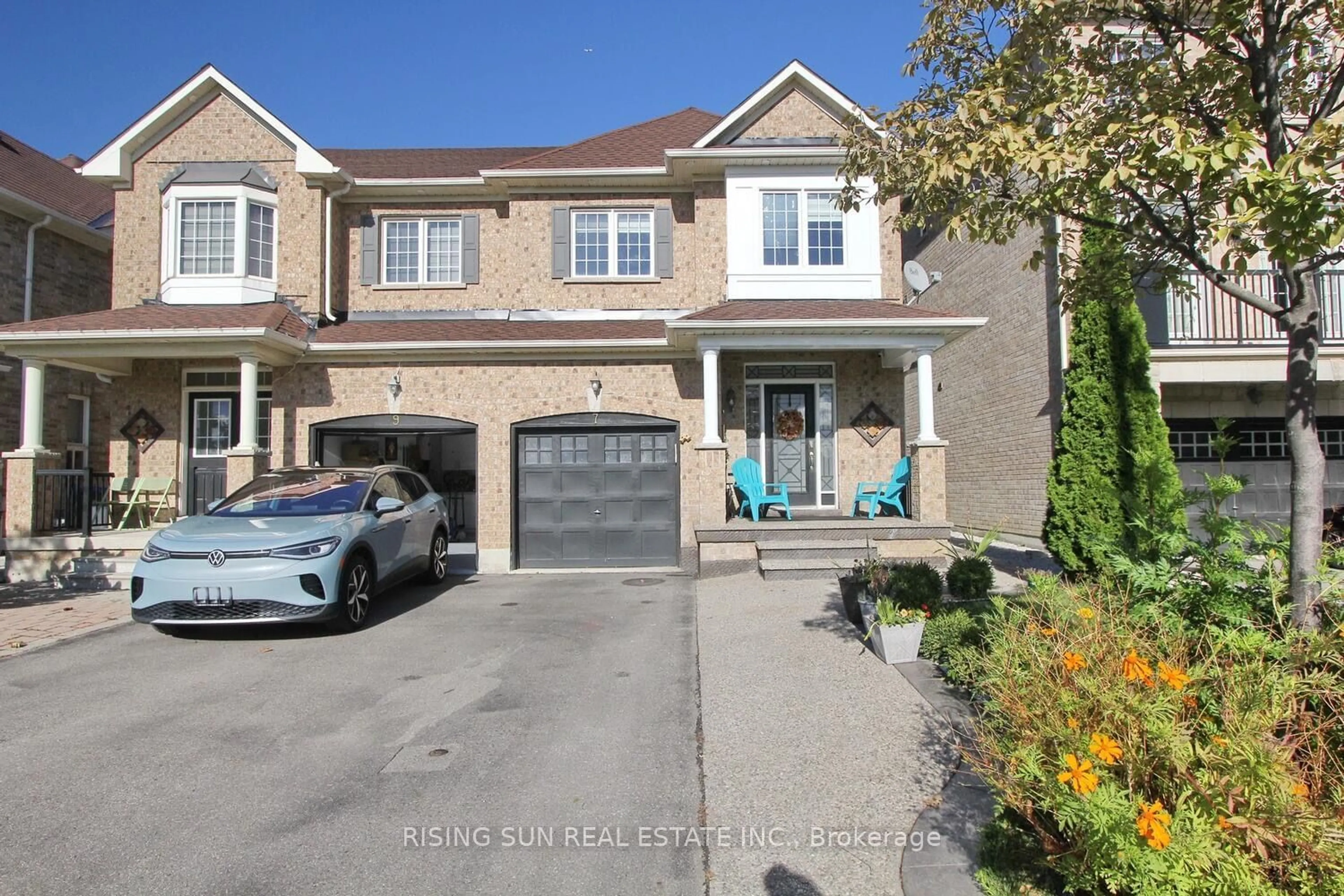 Frontside or backside of a home, the street view for 7 Shortreed Grve, Brampton Ontario L6R 0R8