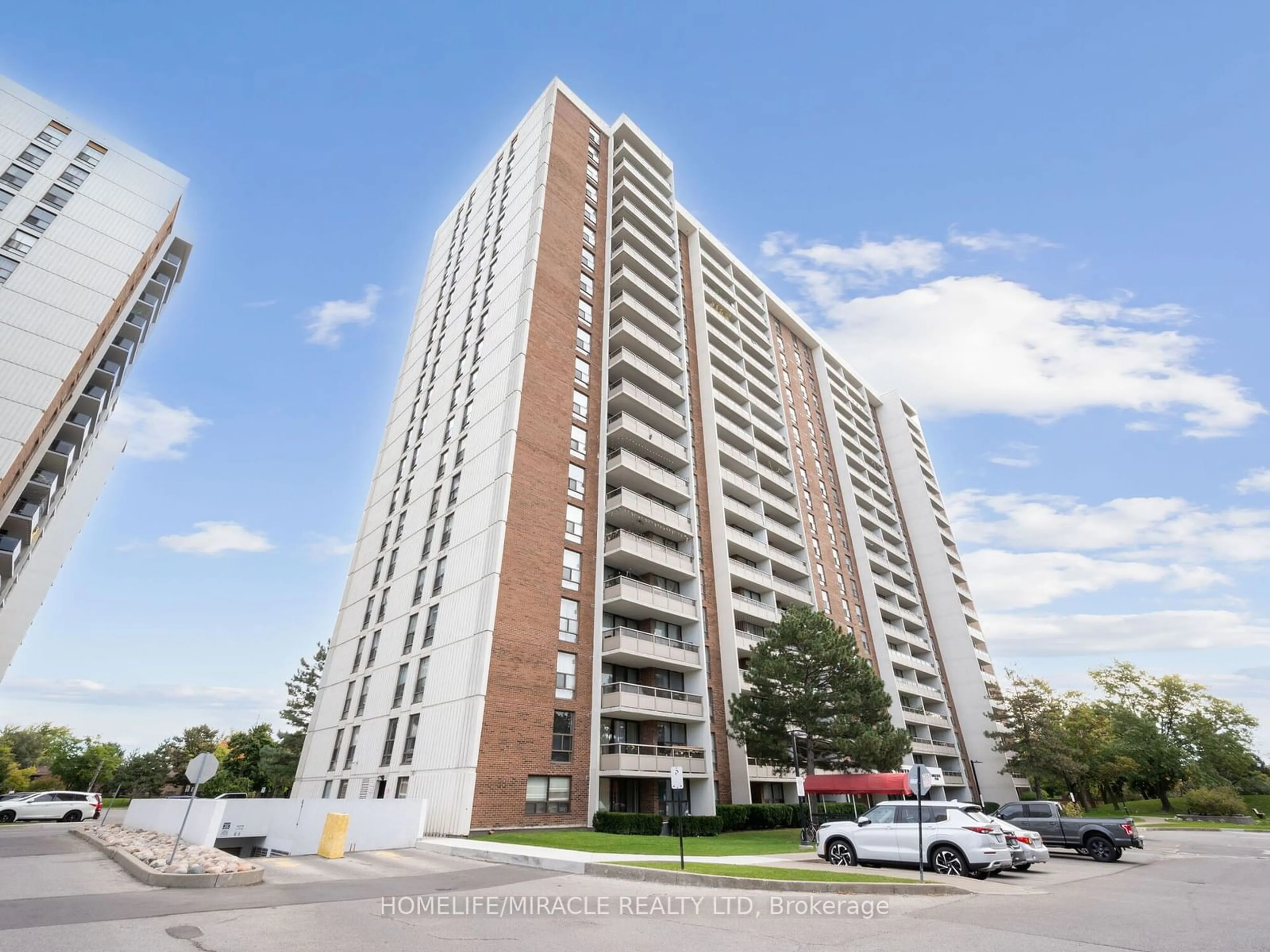 A pic from exterior of the house or condo, the front or back of building for 4 Kings Cross Rd #1511, Brampton Ontario L6T 3X8