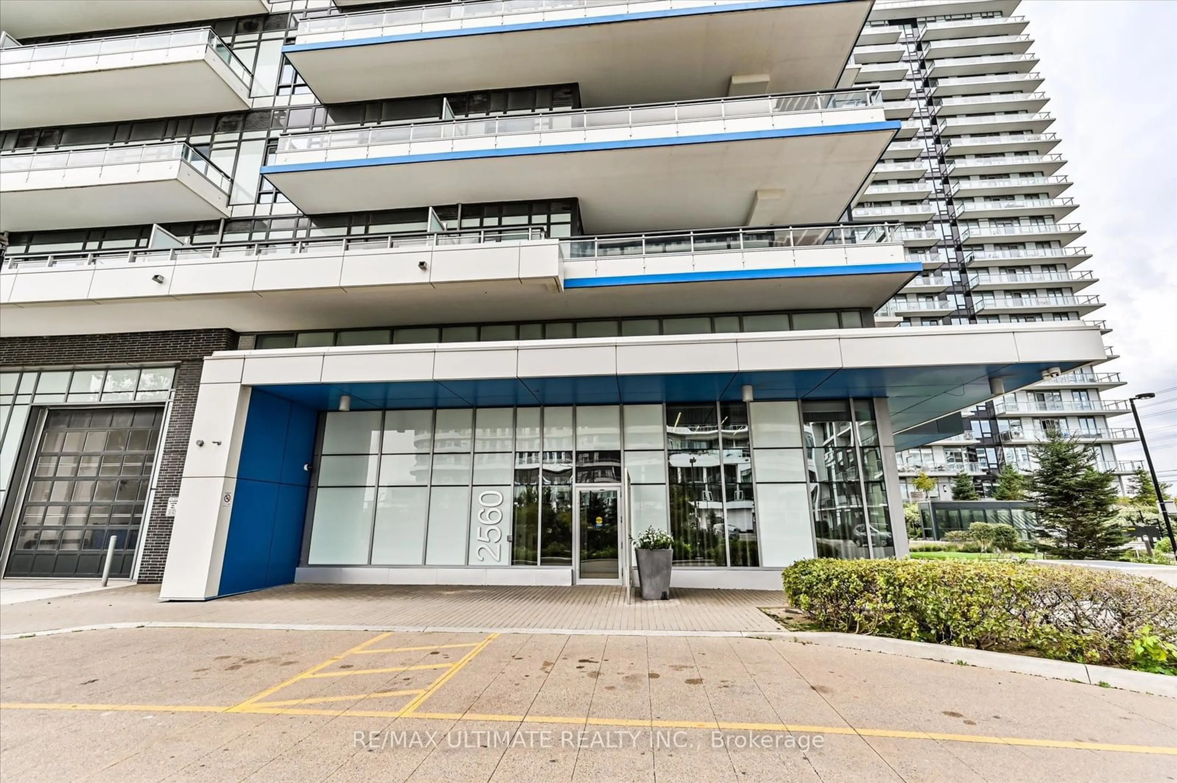 A pic from exterior of the house or condo, the front or back of building for 2560 Eglinton Ave #2108, Mississauga Ontario L5M 0Y3