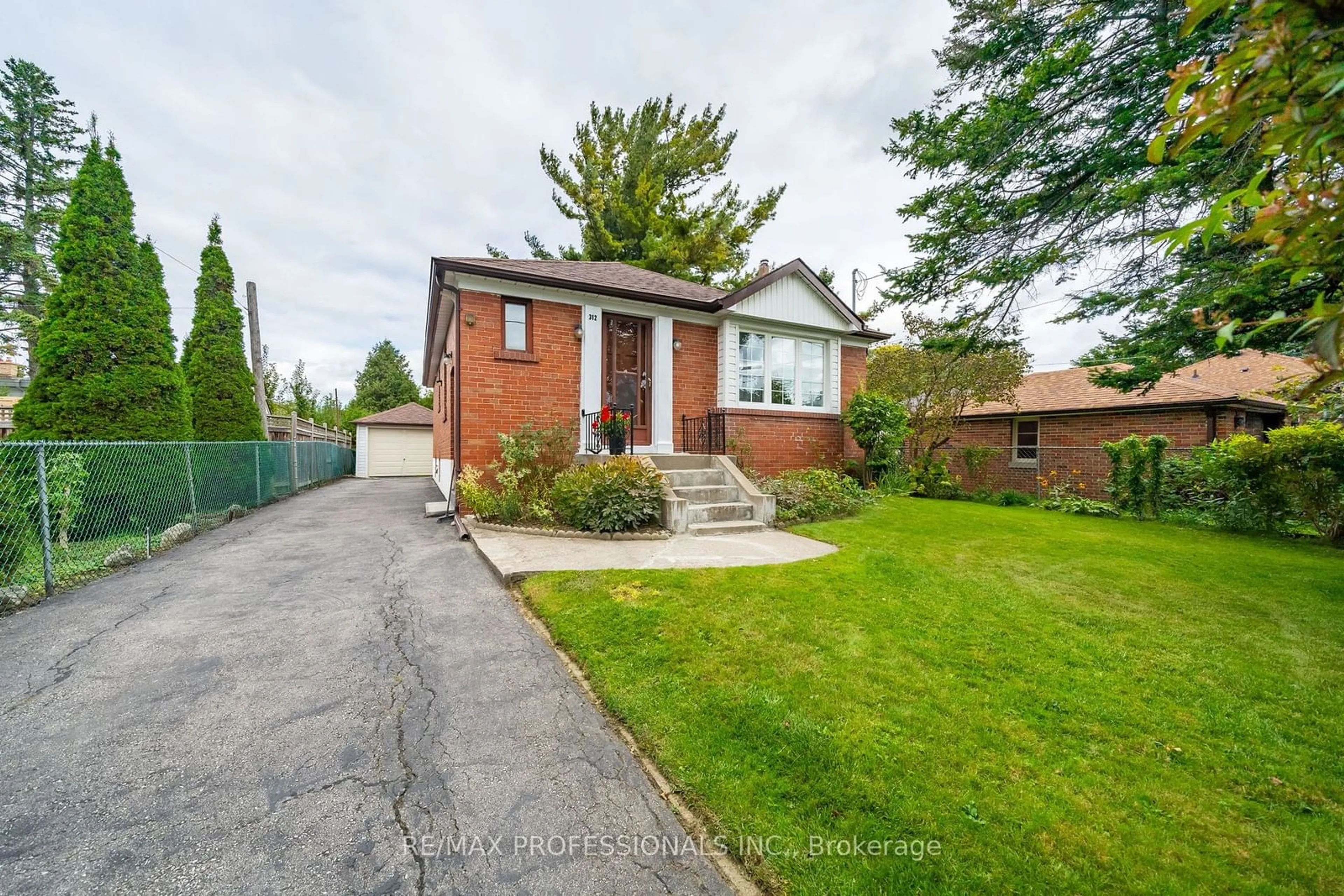 Frontside or backside of a home, cottage for 312 Dalesford Rd, Toronto Ontario M8Y 1G7