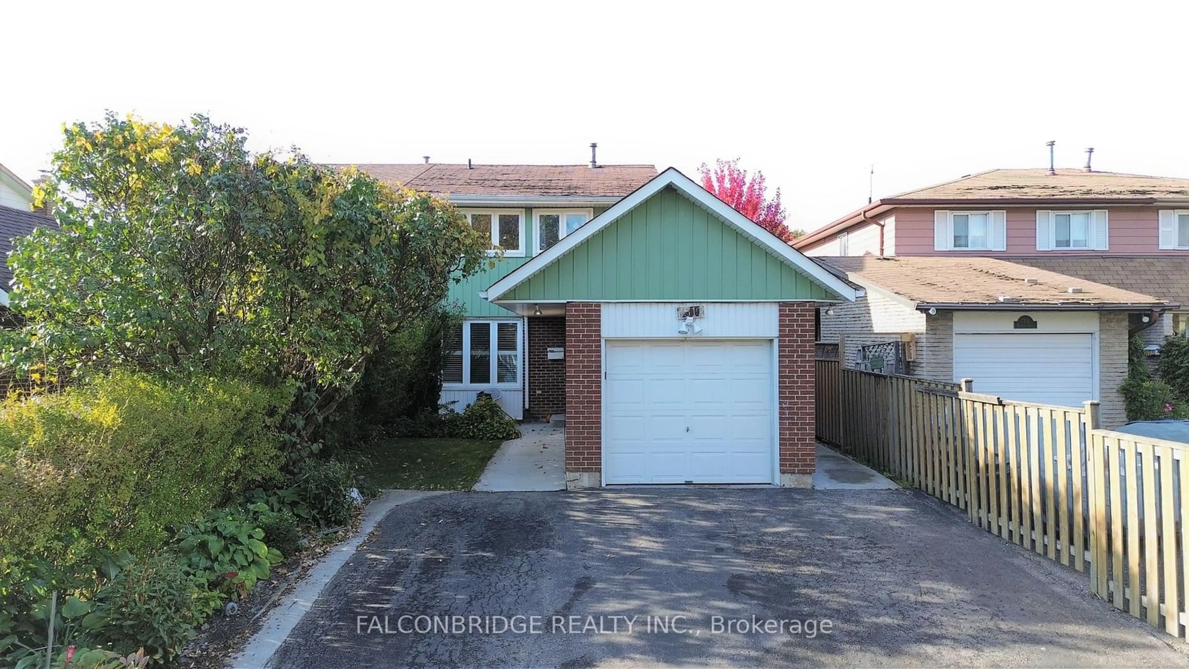 Frontside or backside of a home, cottage for 7512 Wildfern Dr, Mississauga Ontario L4T 3P6