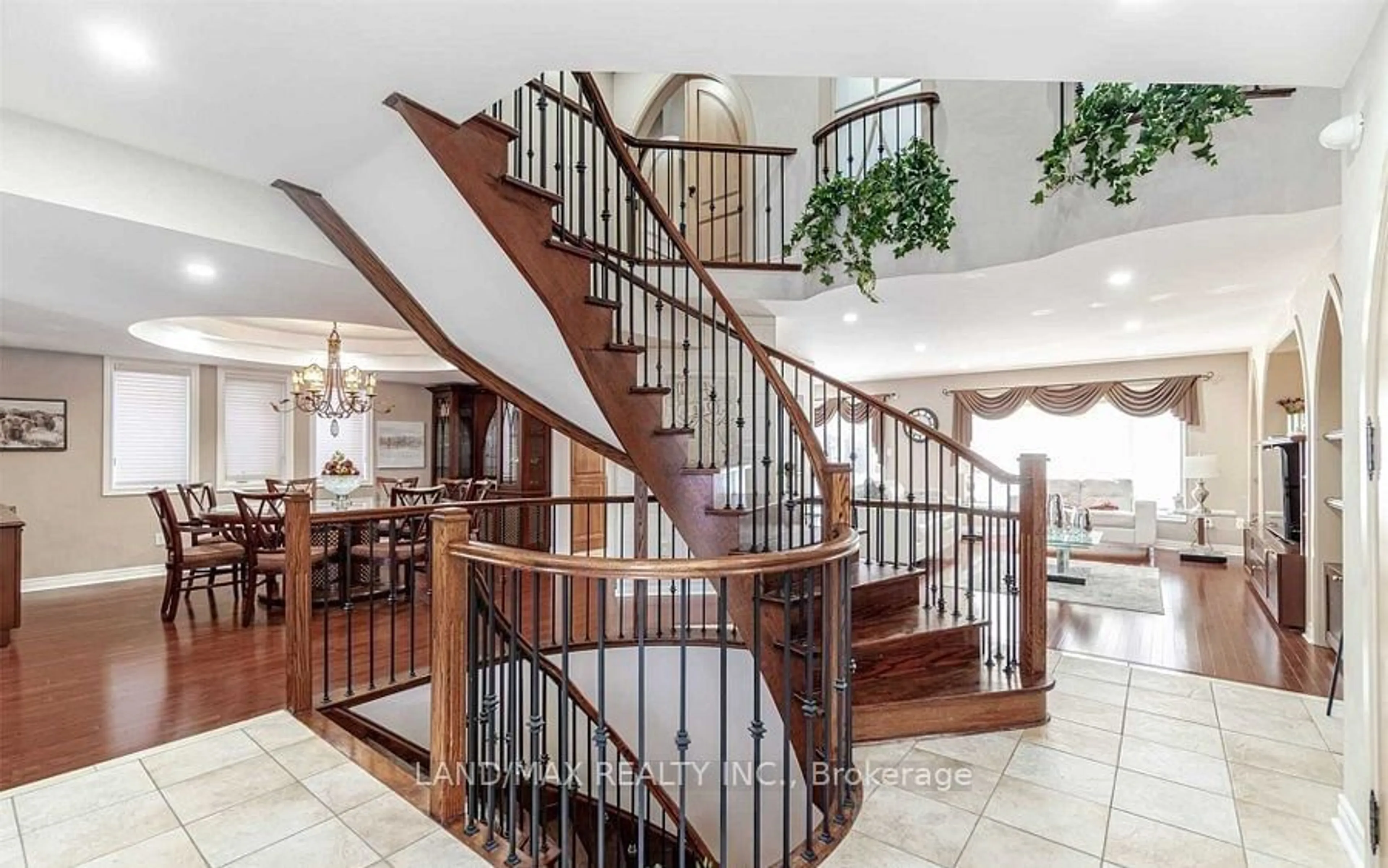 Indoor foyer, wood floors for 34 Forsyth Cres Cres, Halton Hills Ontario L7G 6G3