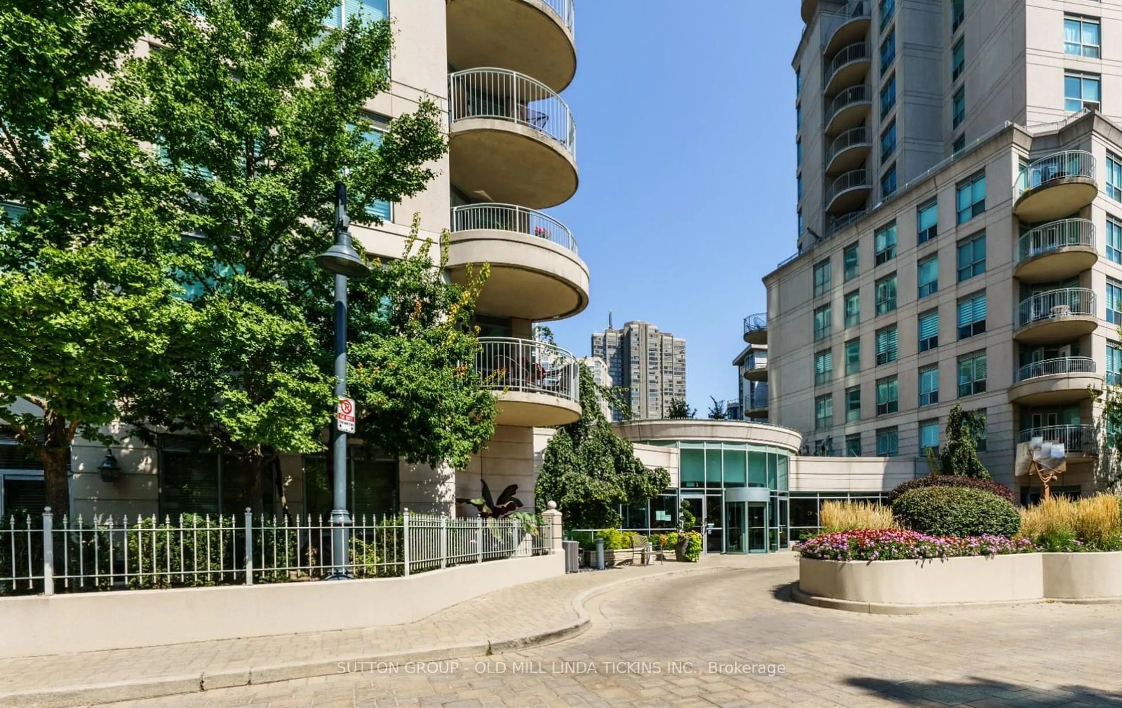 A pic from exterior of the house or condo, the street view for 2111 Lake Shore Blvd #LPH08, Toronto Ontario M8V 4B2