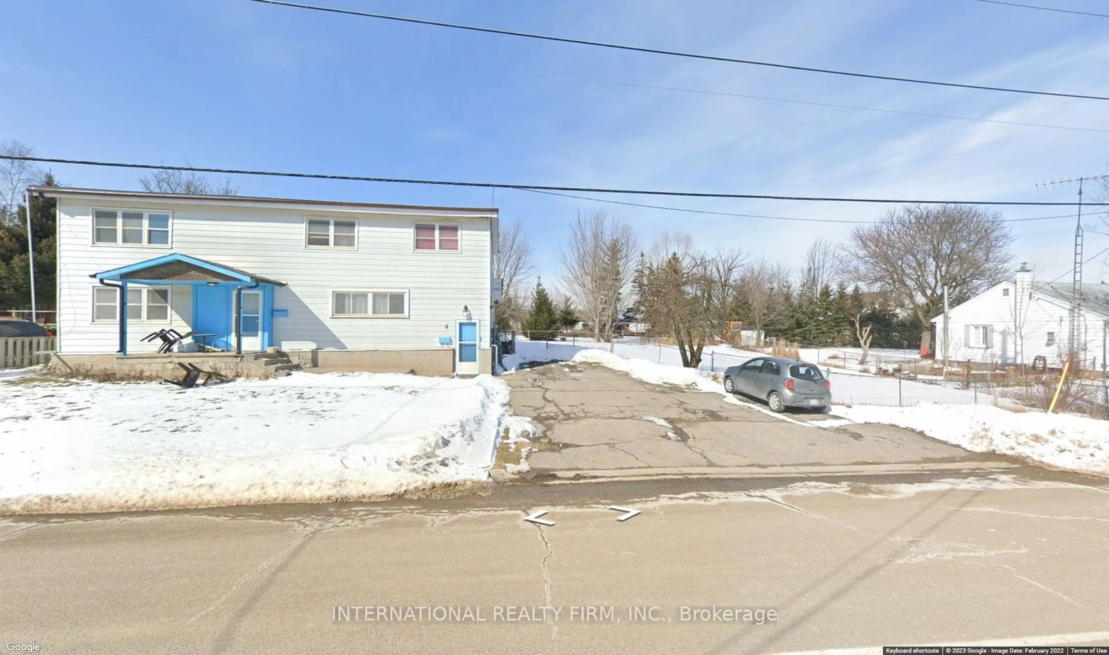 A pic from exterior of the house or condo, the street view for 4 3rd Side Rd, Milton Ontario L9T 2W4