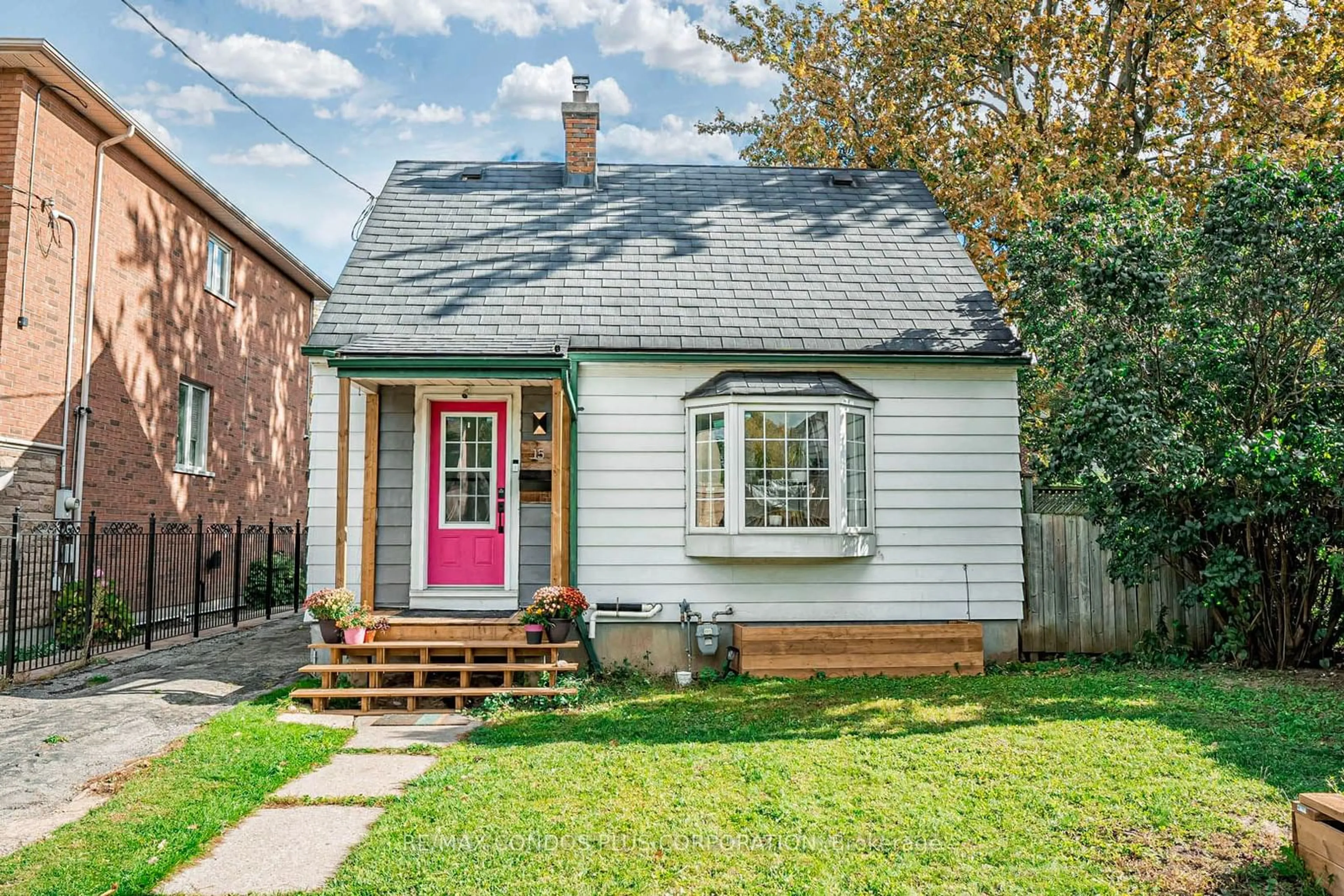 Frontside or backside of a home, cottage for 15 Chiswick Ave, Toronto Ontario M6M 4T7