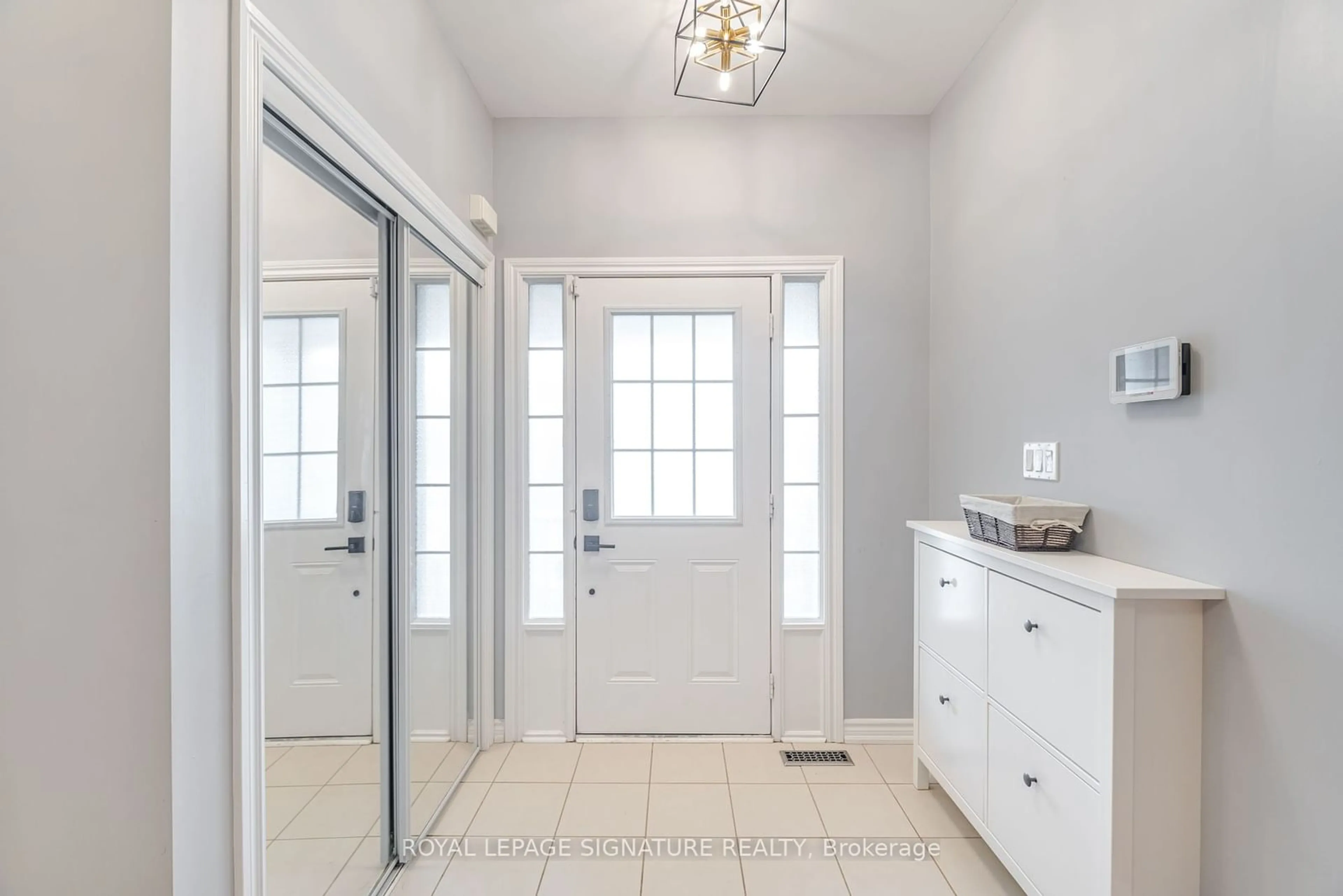 Indoor entryway, wood floors for 140 Agava St, Brampton Ontario L7A 4R9