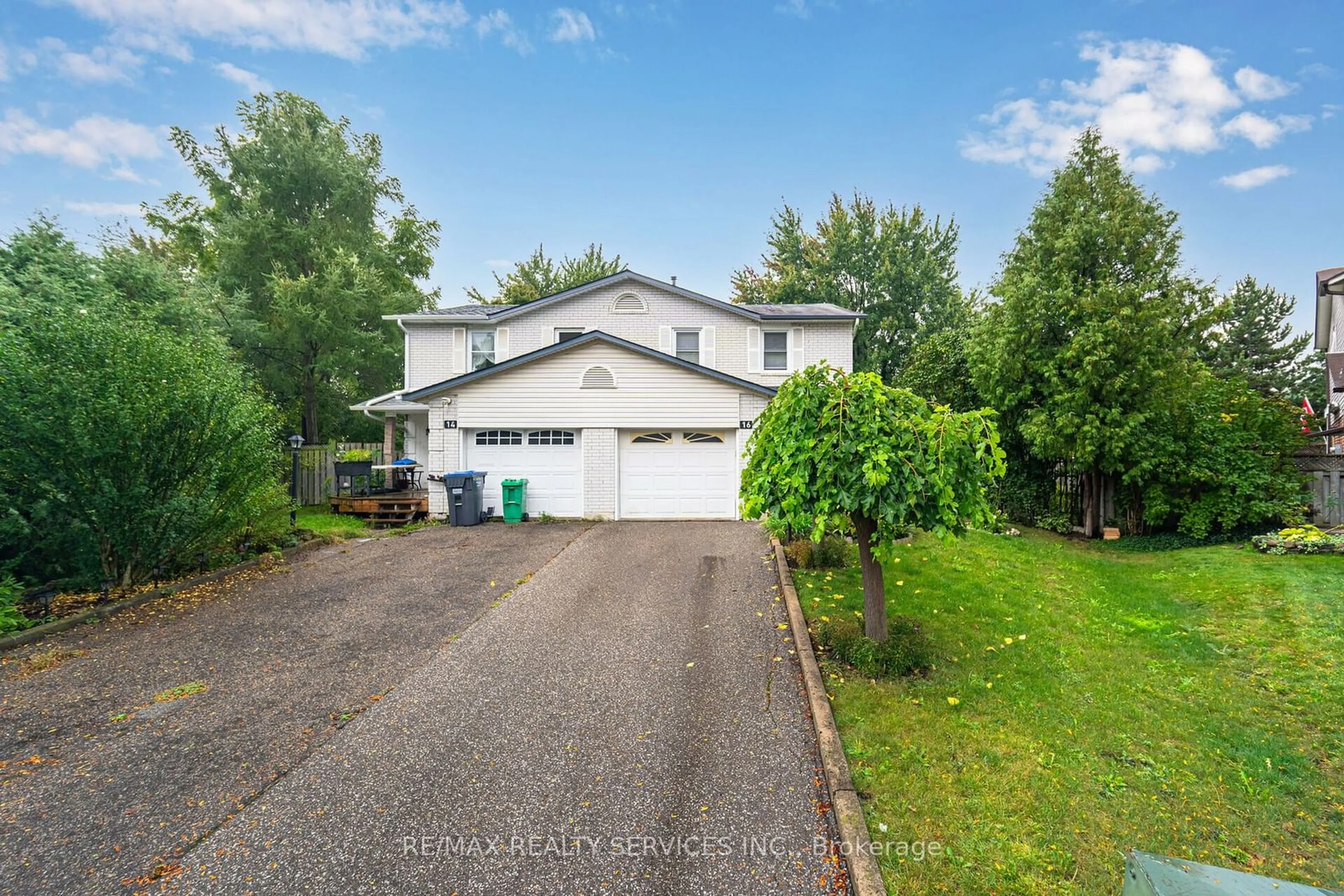 Frontside or backside of a home, the street view for 16 Montrose Pl, Brampton Ontario L6S 2S8