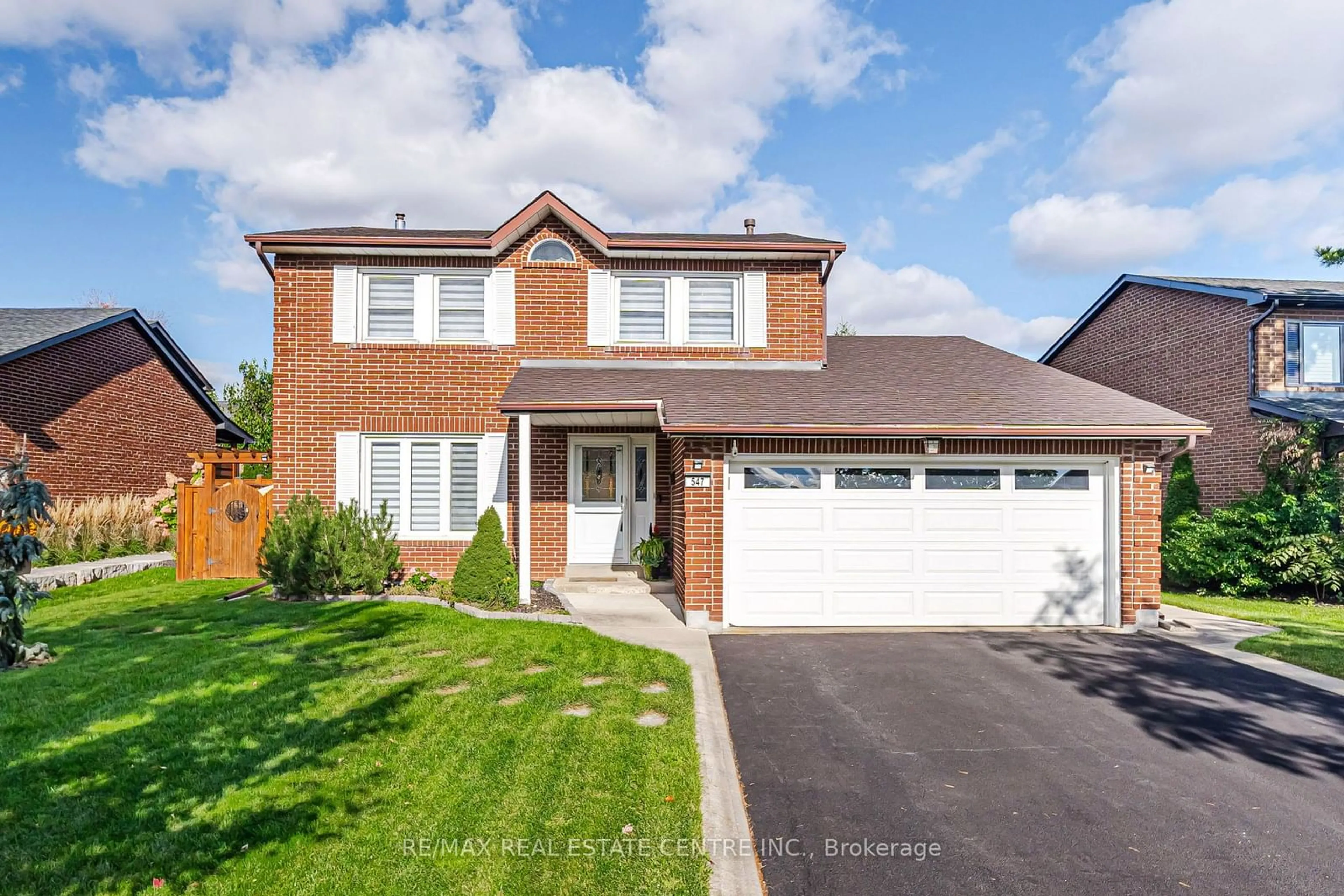 Frontside or backside of a home, the street view for 547 Marcellus Ave, Milton Ontario L9T 4E7