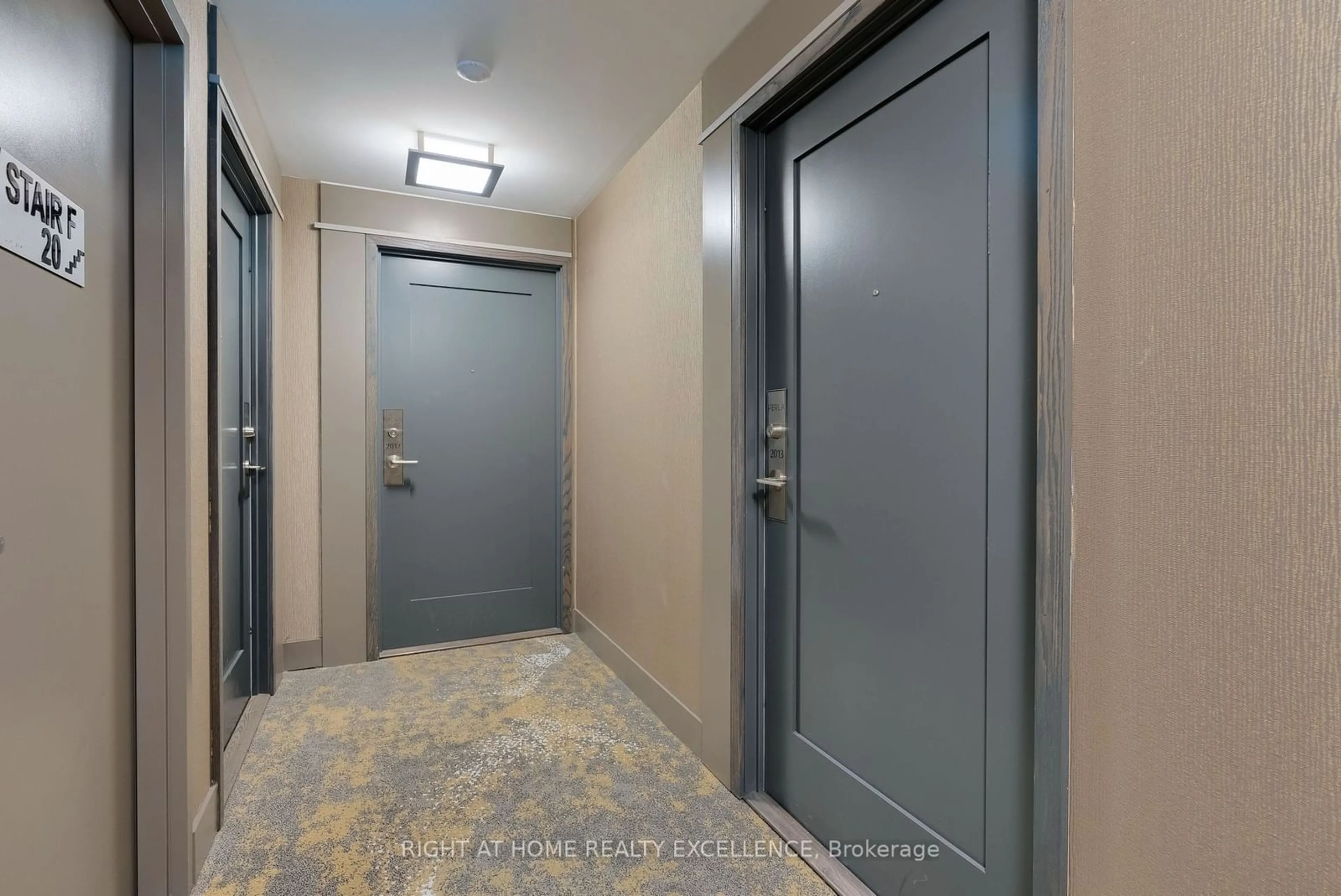 Indoor foyer, not visible floor for 35 Watergarden Dr #2013, Mississauga Ontario L5R 0E4