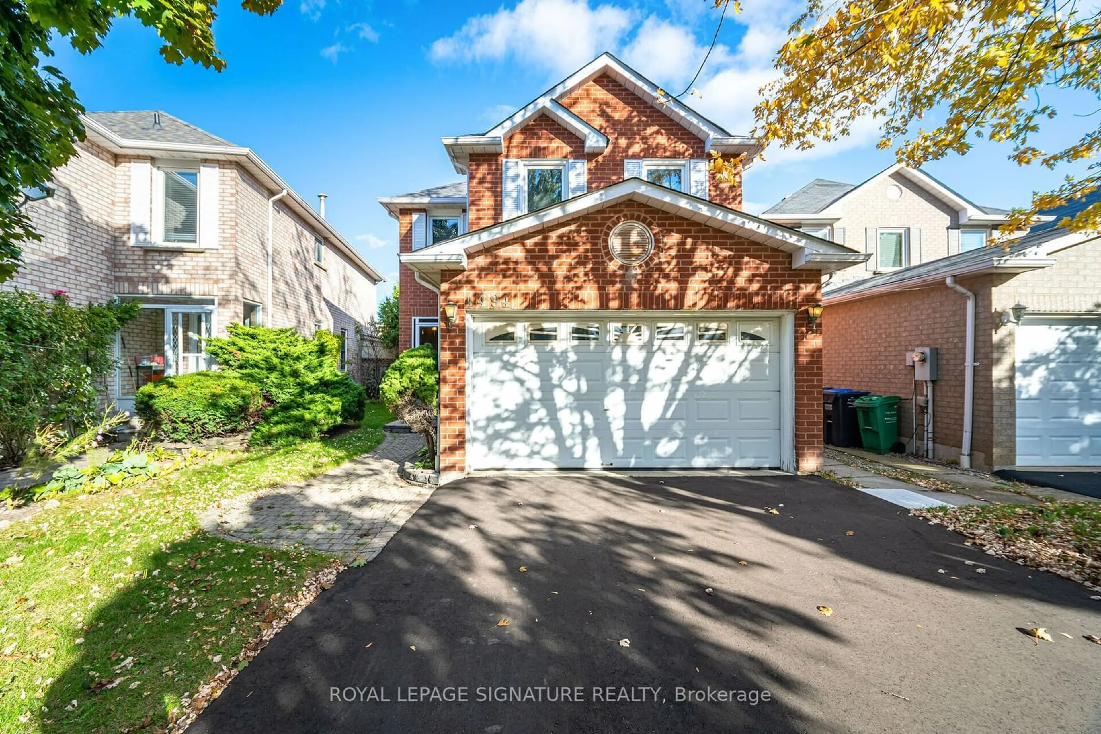 A pic from exterior of the house or condo, the fenced backyard for 4494 Violet Rd, Mississauga Ontario L5V 1J9