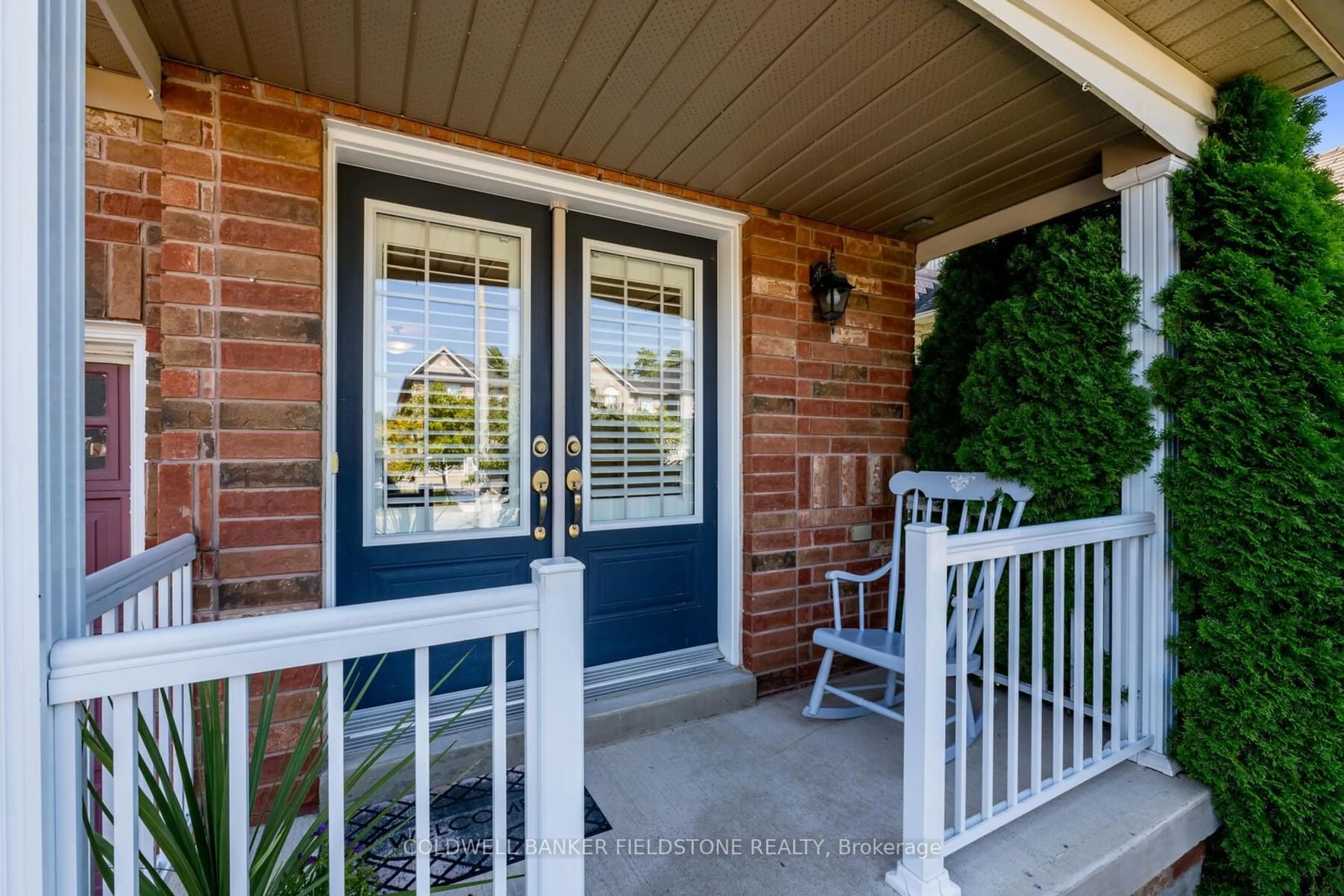 Indoor entryway, wood floors for 77 Mowat Cres, Halton Hills Ontario L7G 6C8