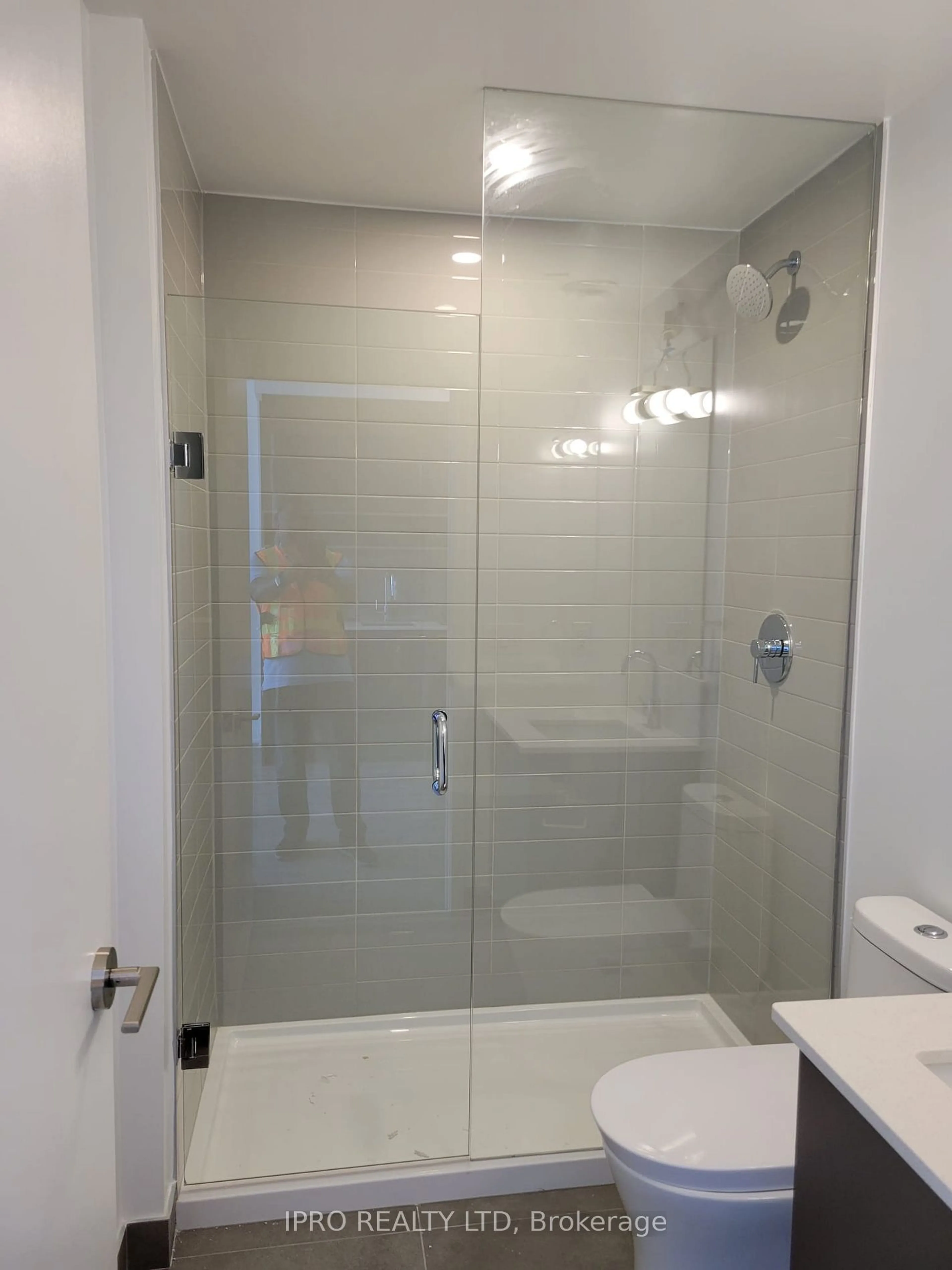 Standard bathroom, ceramic floors for 3005 Pine Glenn Rd #717, Oakville Ontario L6M 5P5