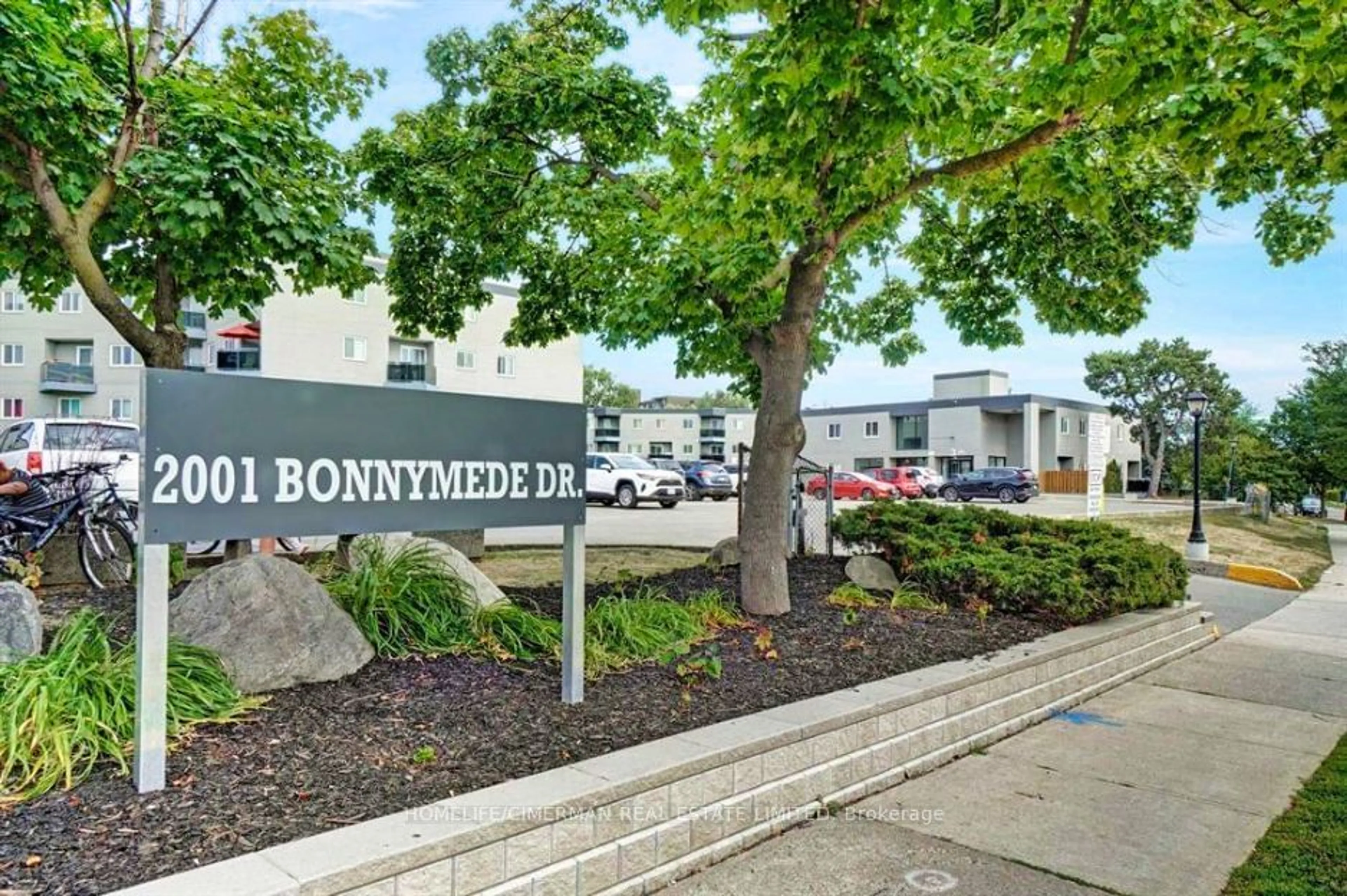 A pic from exterior of the house or condo, the front or back of building for 2001 Bonnymede Dr #141, Mississauga Ontario L5J 4H8