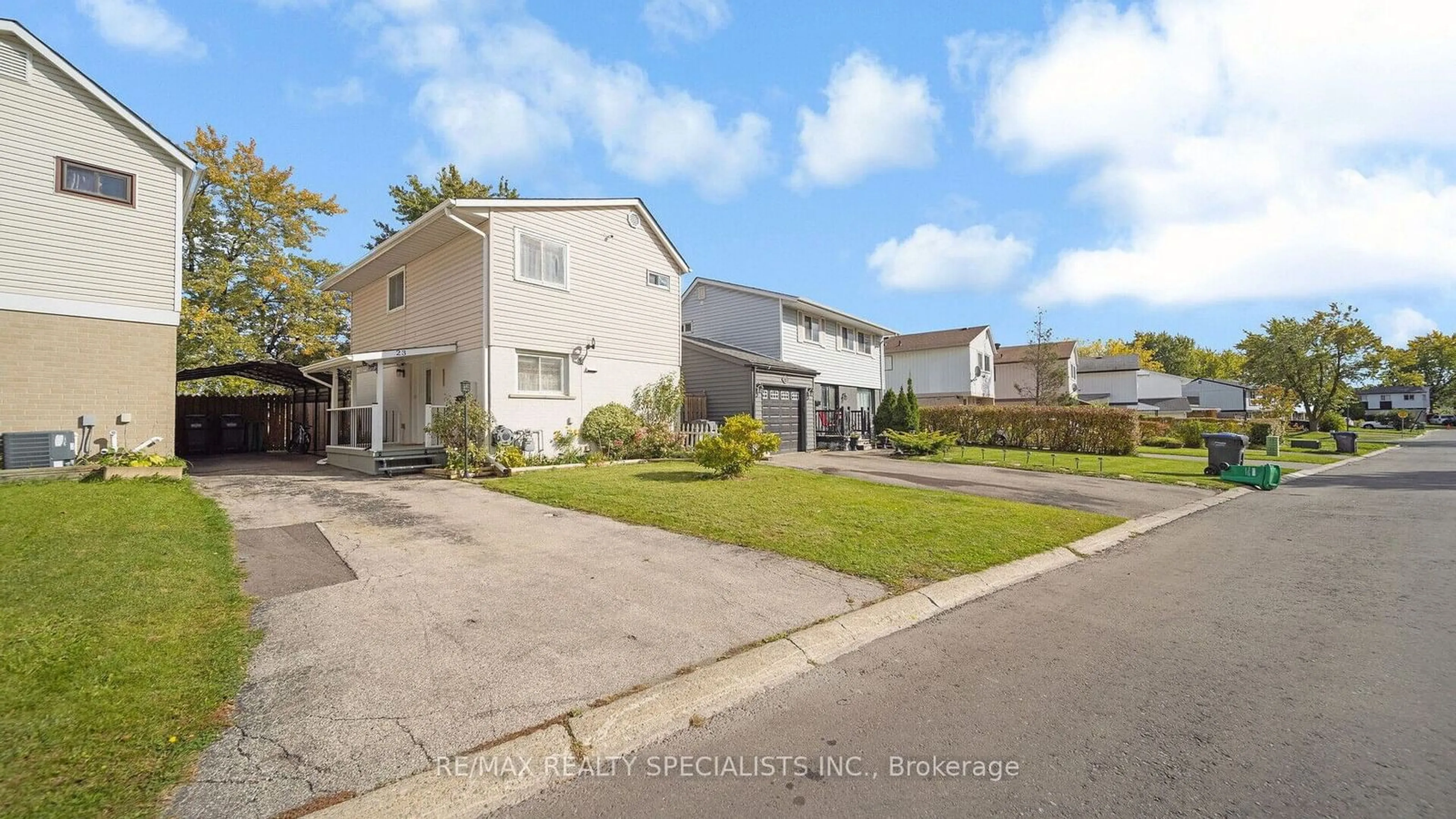 A pic from exterior of the house or condo, the street view for 23 Grand Rapid Sq, Brampton Ontario L6S 2J1