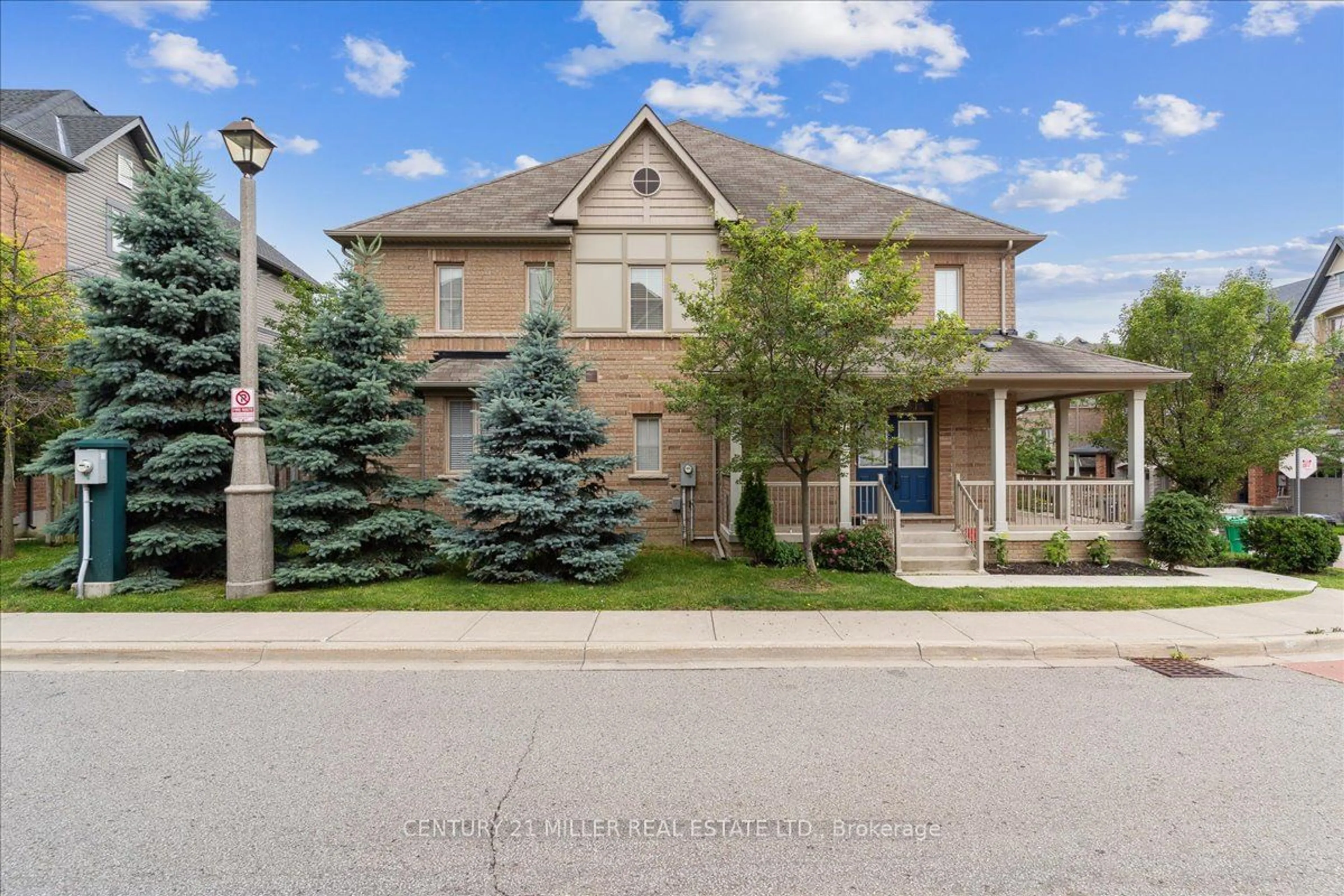 A pic from exterior of the house or condo, the street view for 27 Cedar Lake Cres #52, Brampton Ontario L6Y 0P9