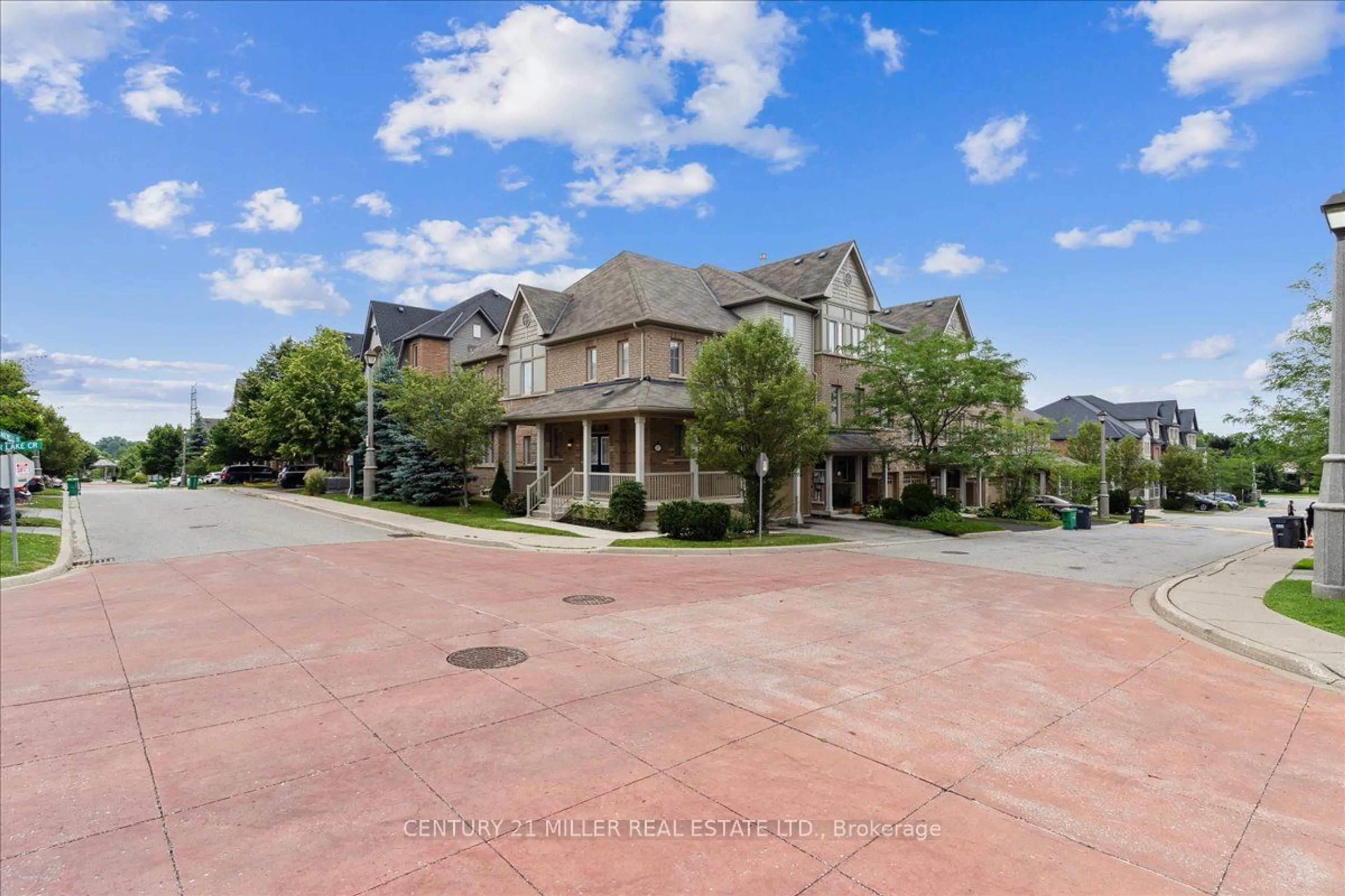 A pic from exterior of the house or condo, the street view for 27 Cedar Lake Cres #52, Brampton Ontario L6Y 0P9