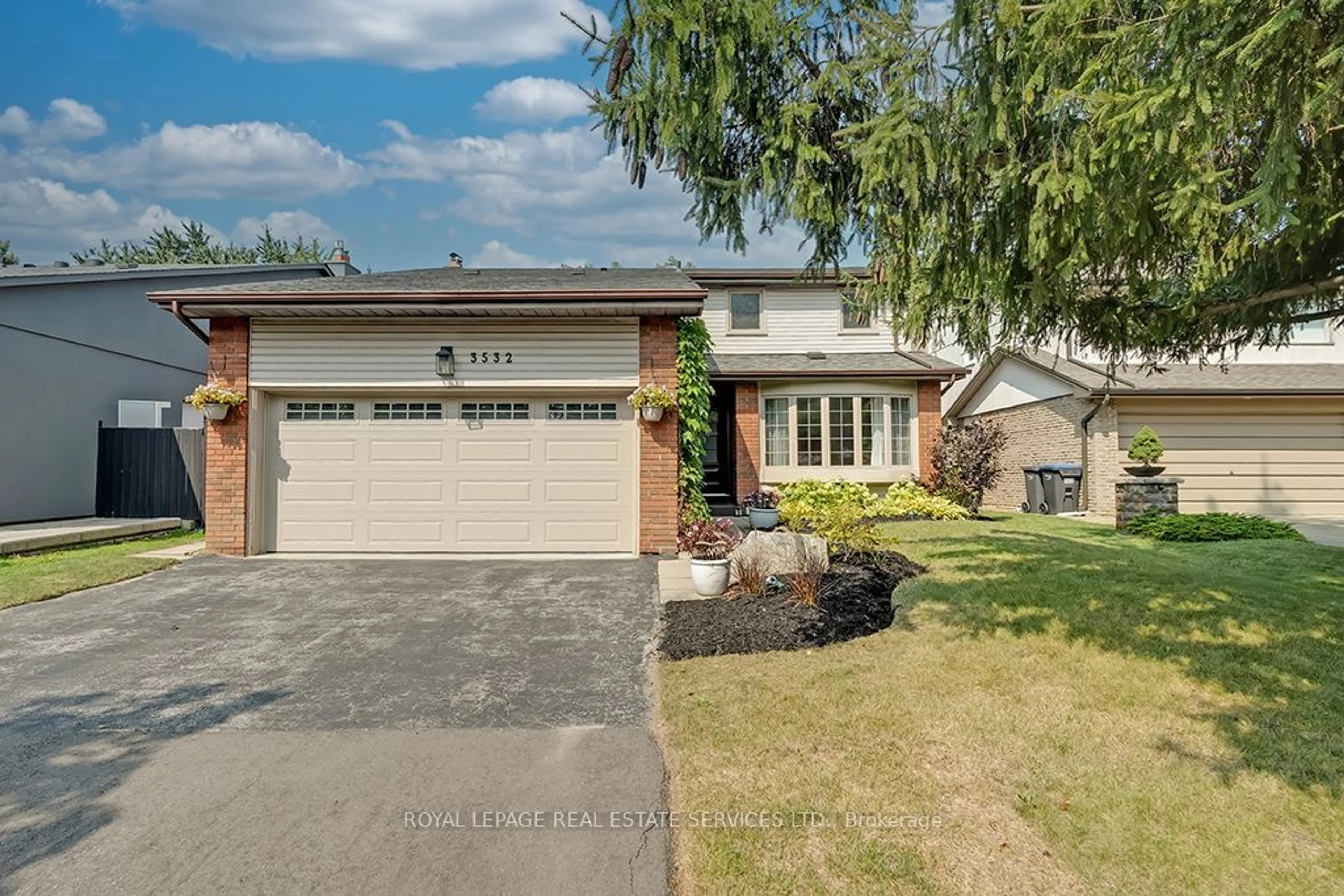 Frontside or backside of a home, cottage for 3532 Pitch Pine Cres, Mississauga Ontario L5L 1P8