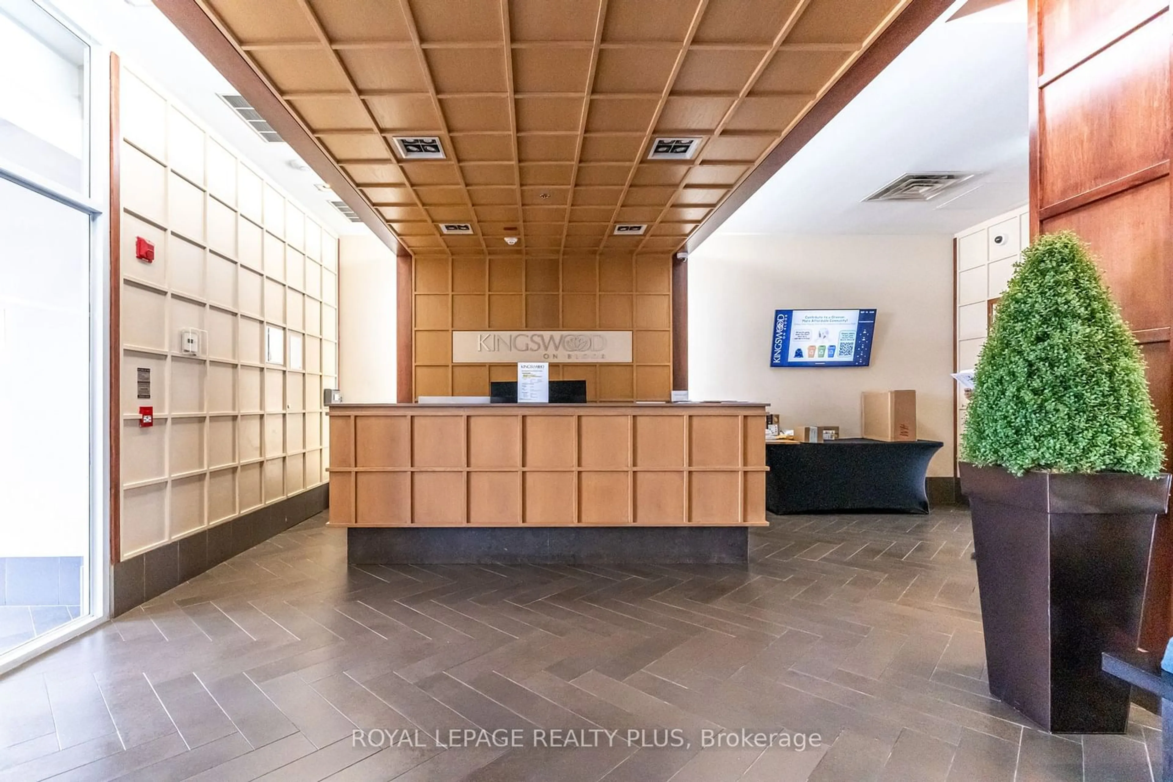 Indoor lobby, ceramic floors for 3391 Bloor St #702, Toronto Ontario M8X 1G3