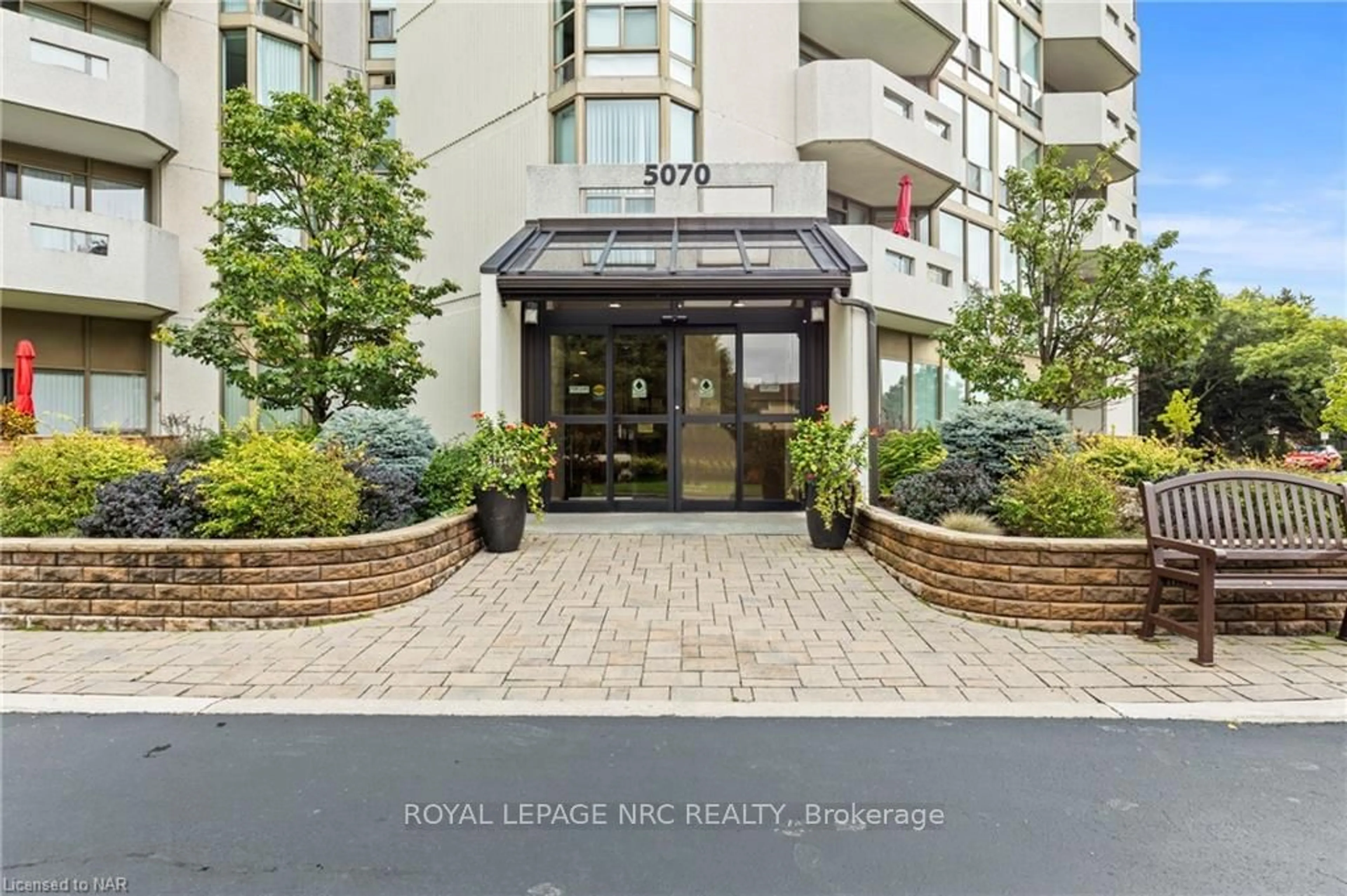 A pic from exterior of the house or condo, the front or back of building for 5070 PINEDALE Ave #607, Burlington Ontario L7L 5V6