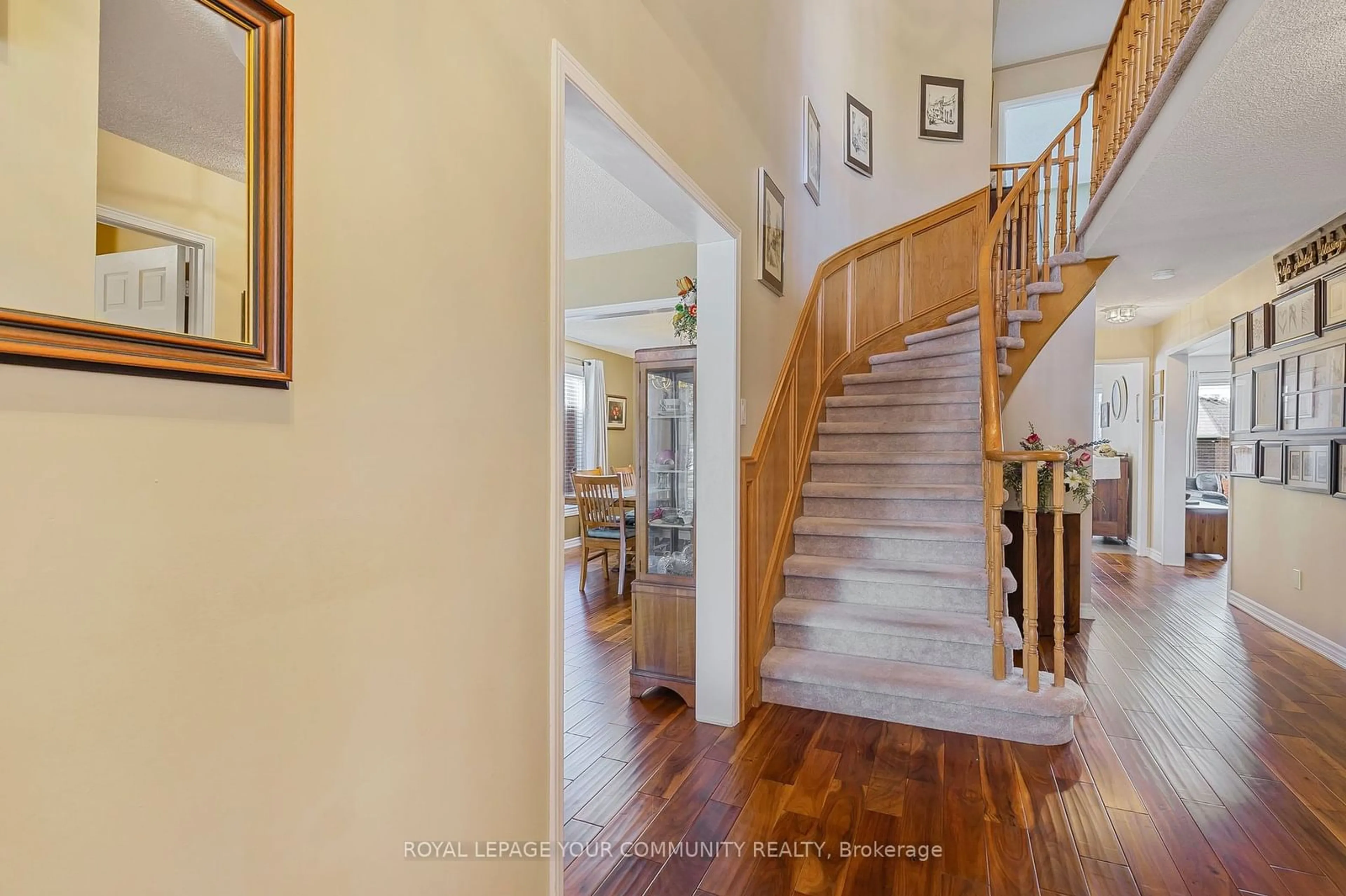 Indoor foyer, wood floors for 1177 Ewing Cres, Mississauga Ontario L5V 1C1