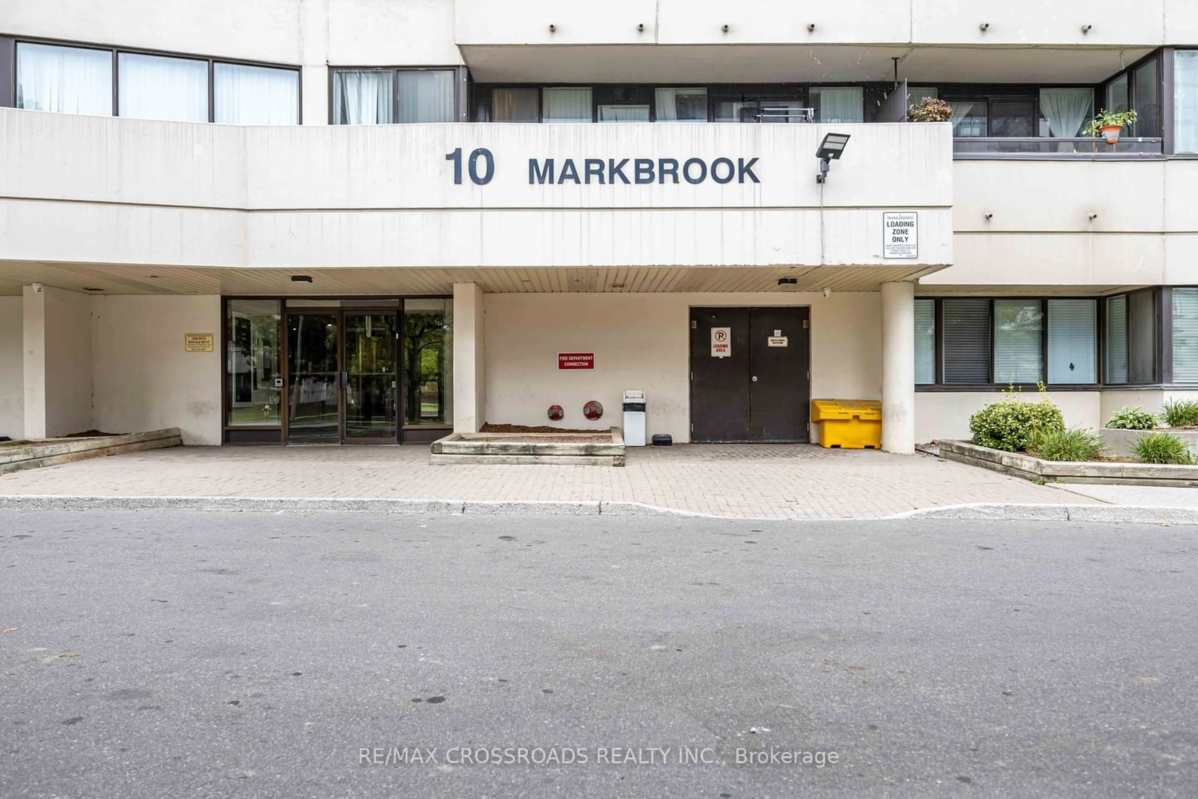 Indoor foyer for 10 Markbrook Lane #209, Toronto Ontario M9V 5E3