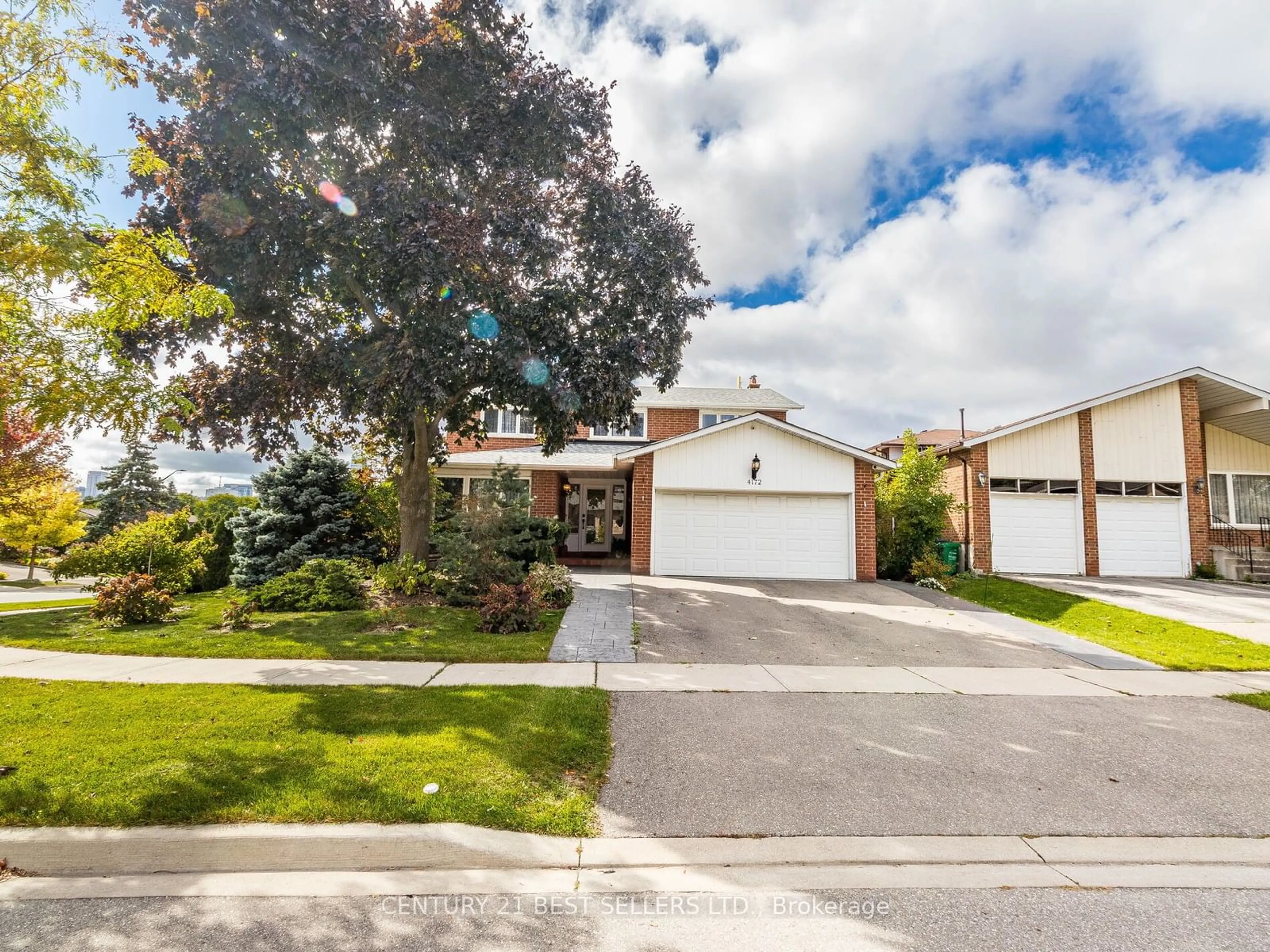 Frontside or backside of a home, the street view for 4172 Rayfield Crt, Mississauga Ontario L4Z 1E7