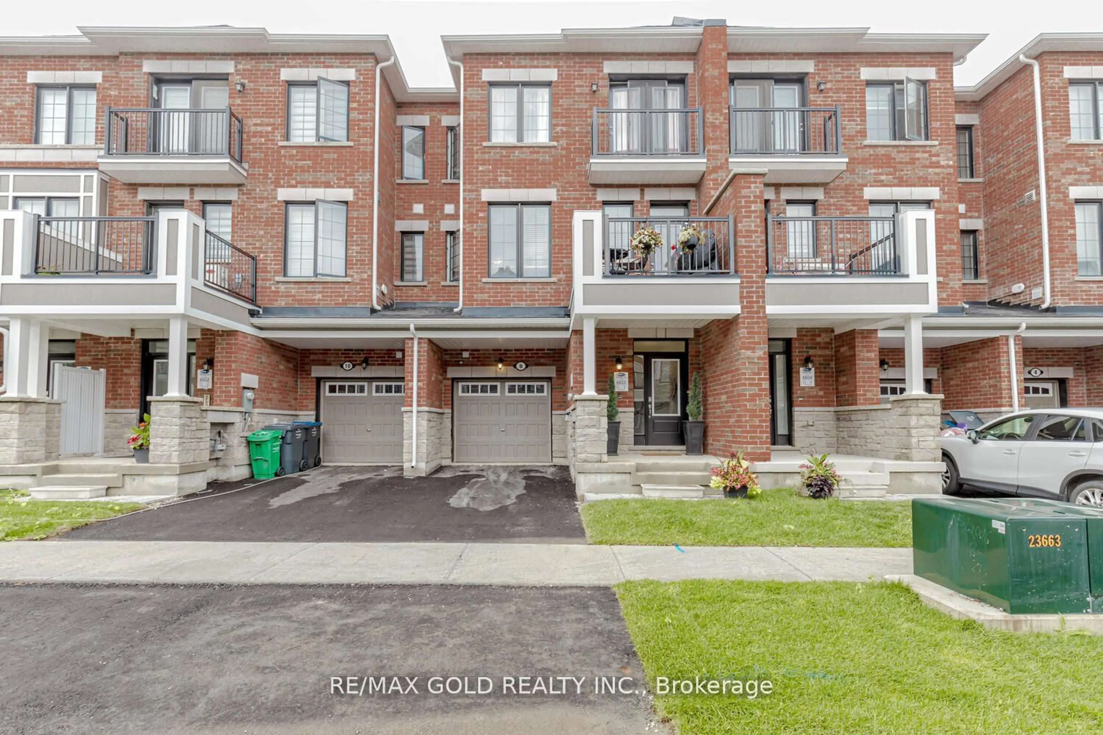 A pic from exterior of the house or condo, the street view for 8 Melmar St, Brampton Ontario L7A 5K4