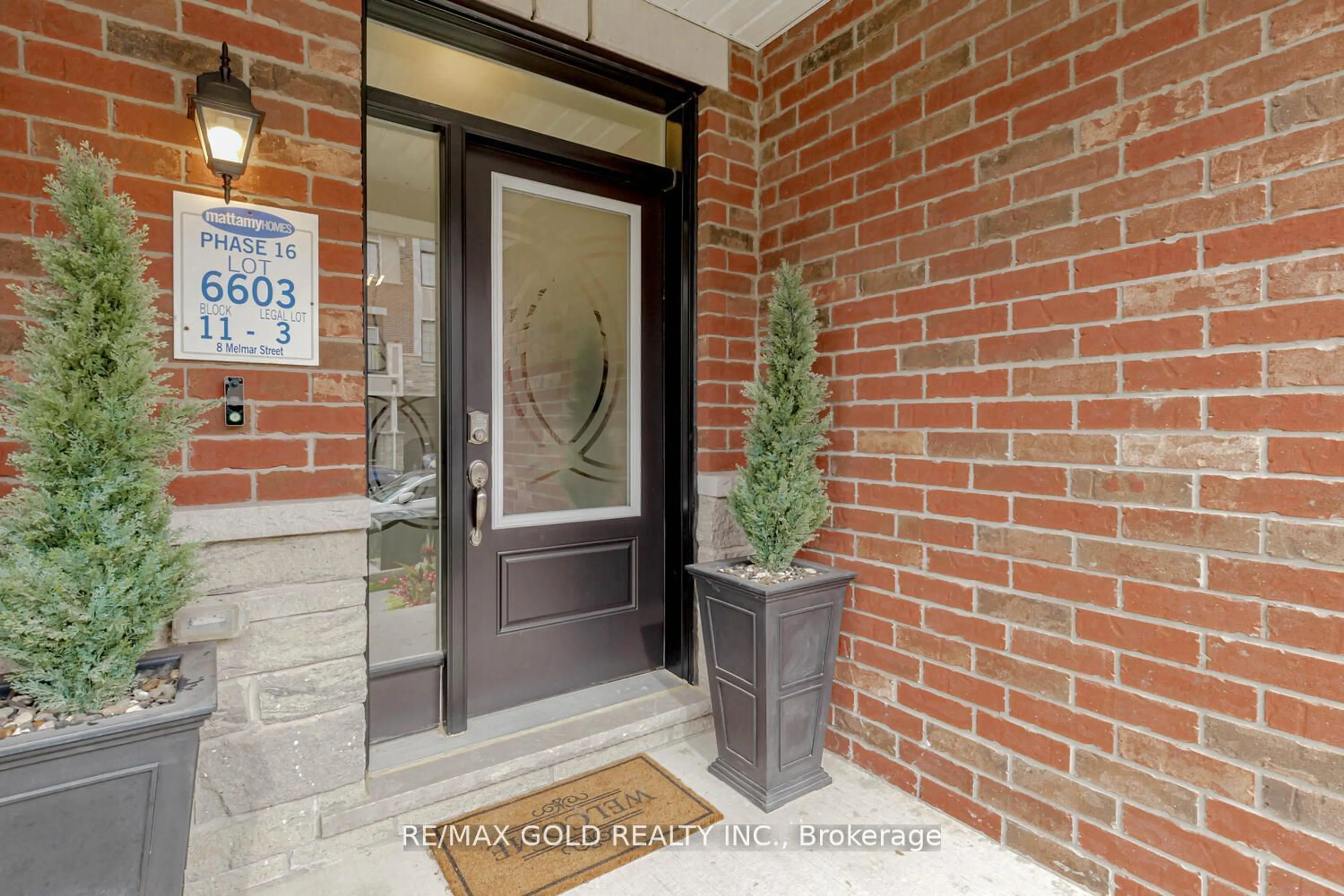 Indoor entryway, wood floors for 8 Melmar St, Brampton Ontario L7A 5K4