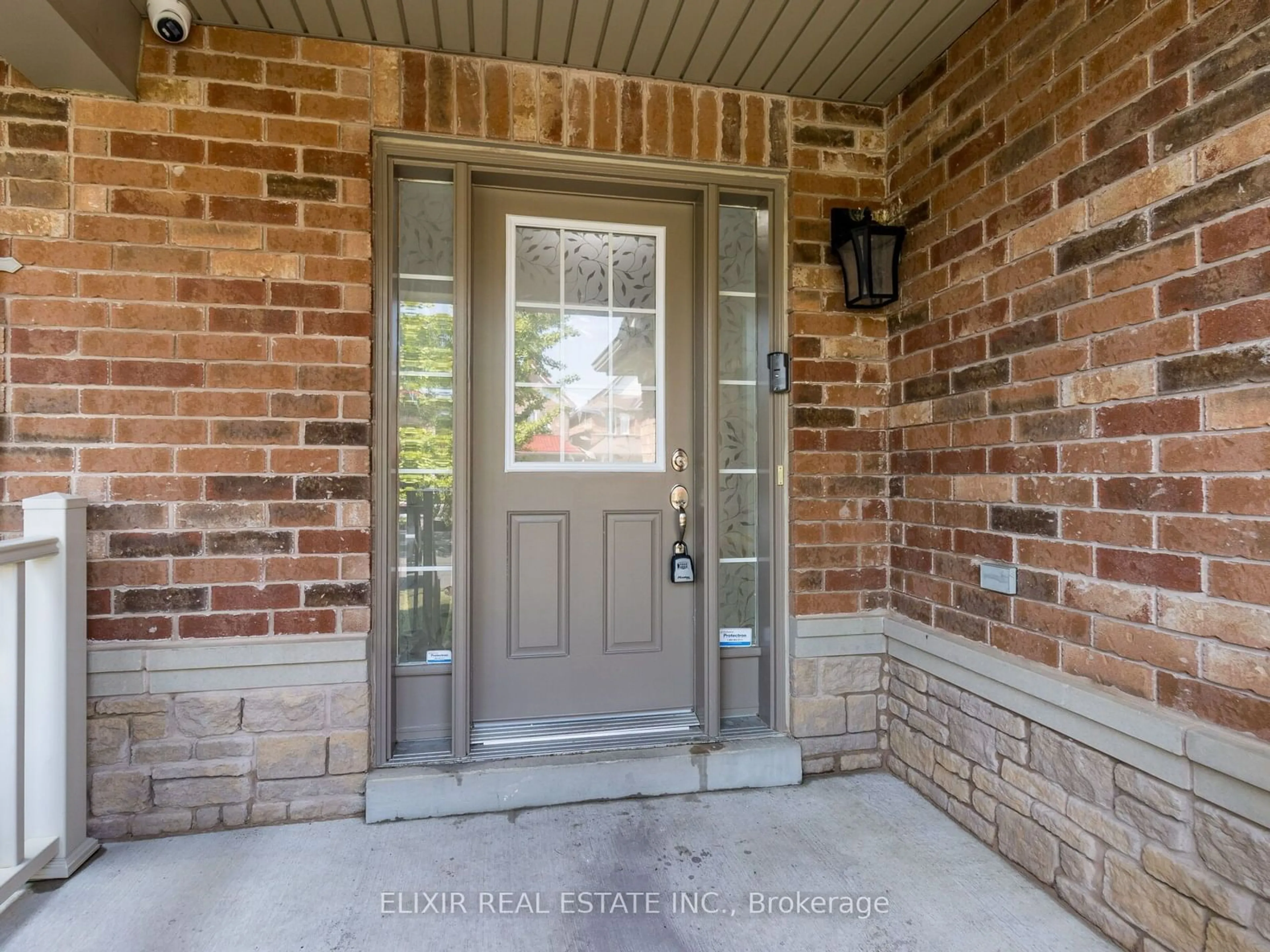 Indoor entryway, wood floors for 5 Tawnberry Circ, Brampton Ontario L7A 3X6