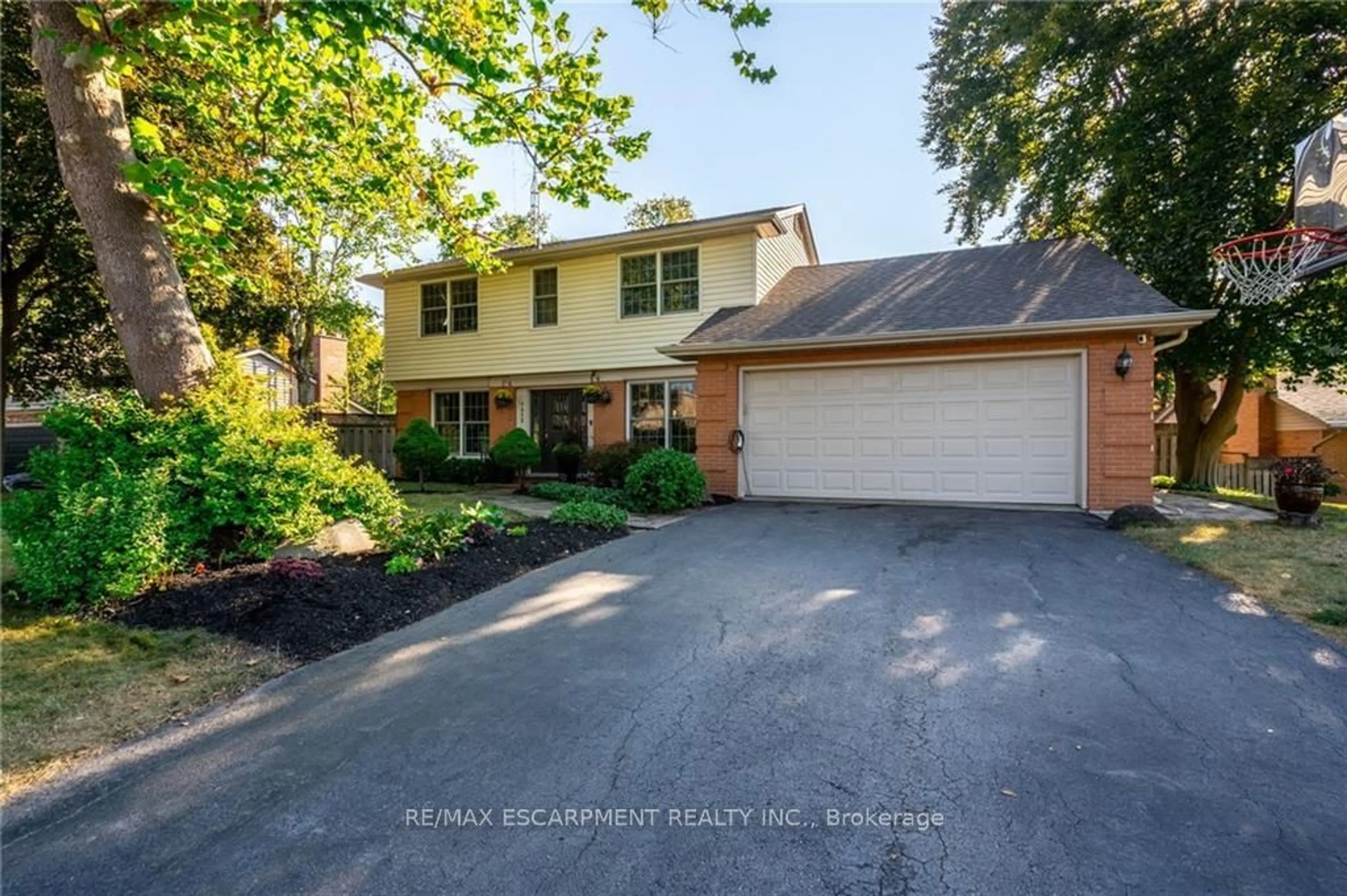 Frontside or backside of a home, the street view for 1512 WESTBURY Ave, Burlington Ontario L7P 1M2