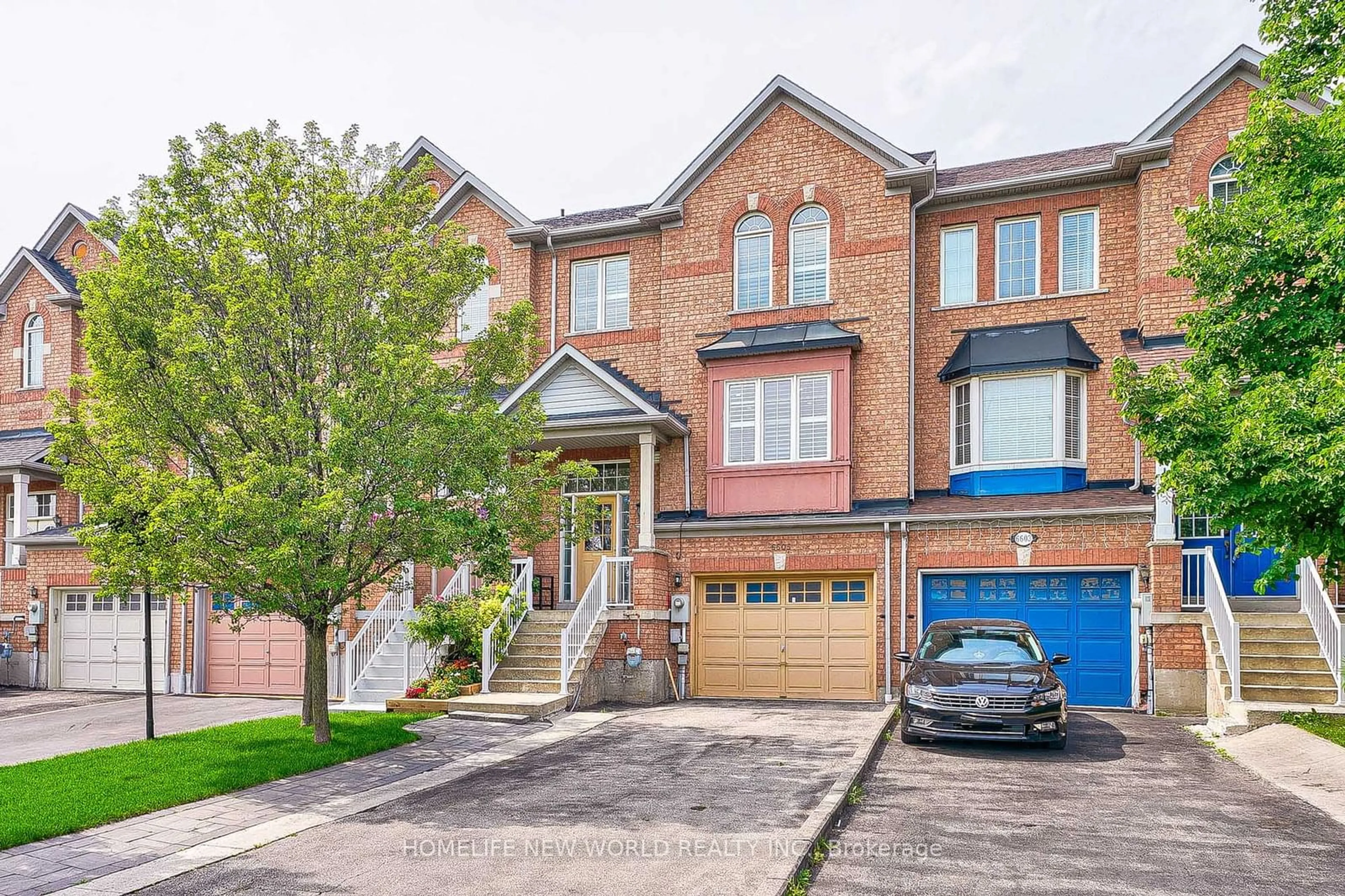 A pic from exterior of the house or condo, the street view for 6605 Jazzy Mews, Mississauga Ontario L5W 1S2