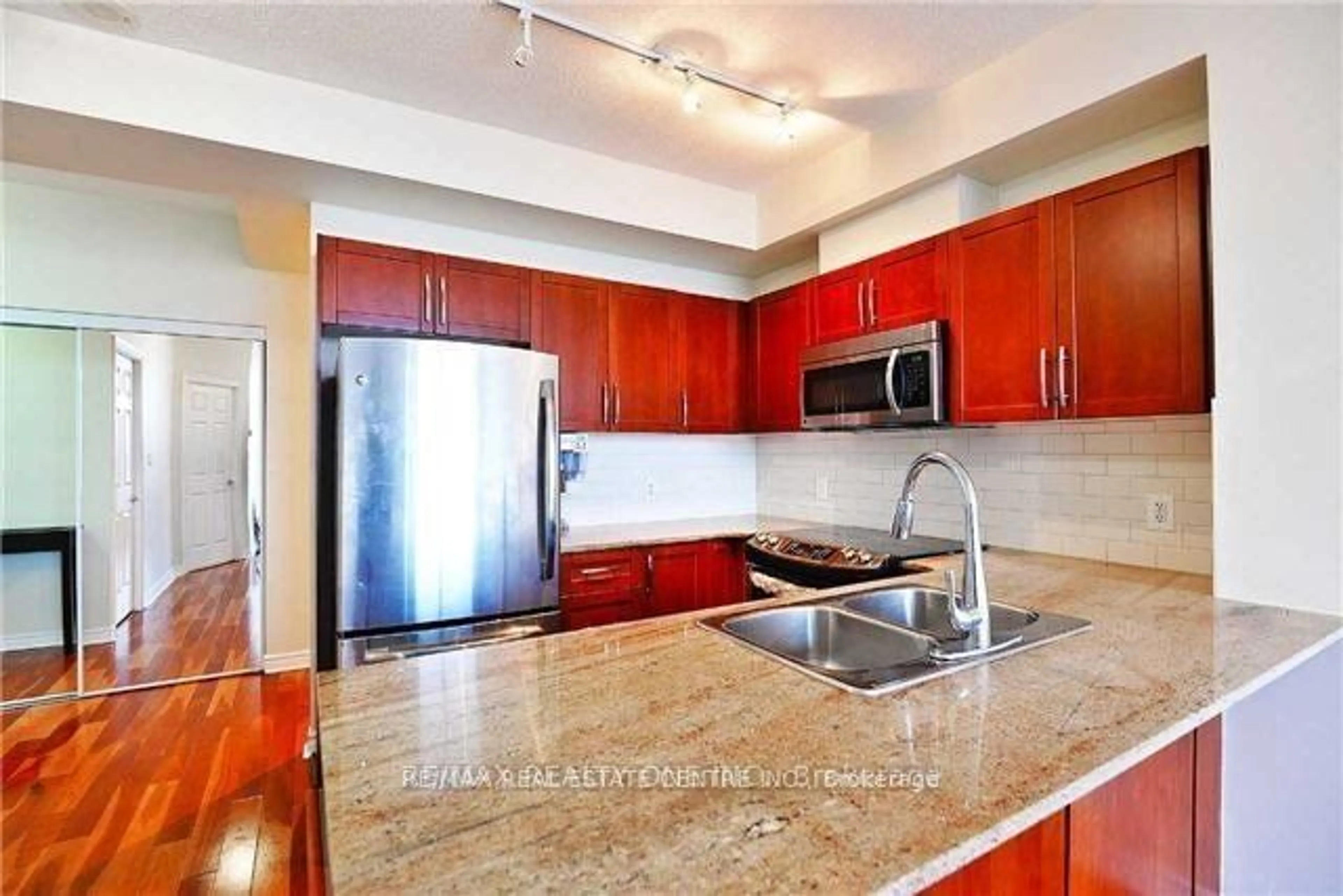 Open concept kitchen for 3504 Hurontario St #2101, Mississauga Ontario L5B 0B9