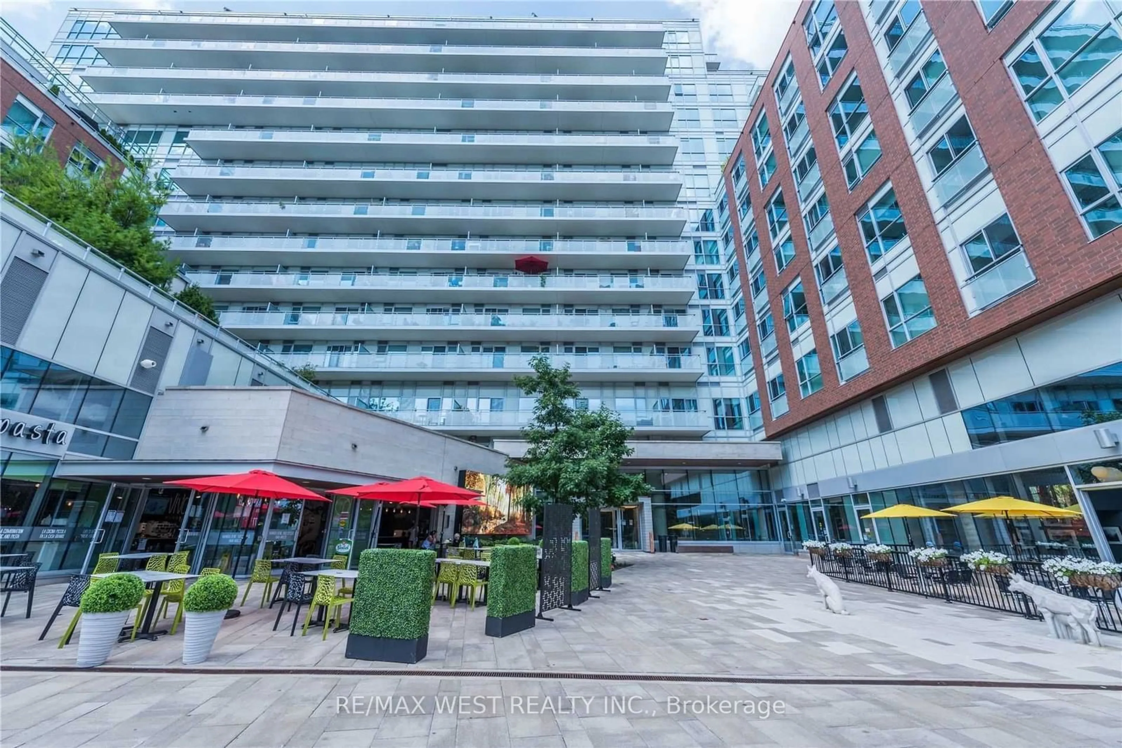 Patio, the front or back of building for 1830 Bloor St #1118, Toronto Ontario M6P 0A2