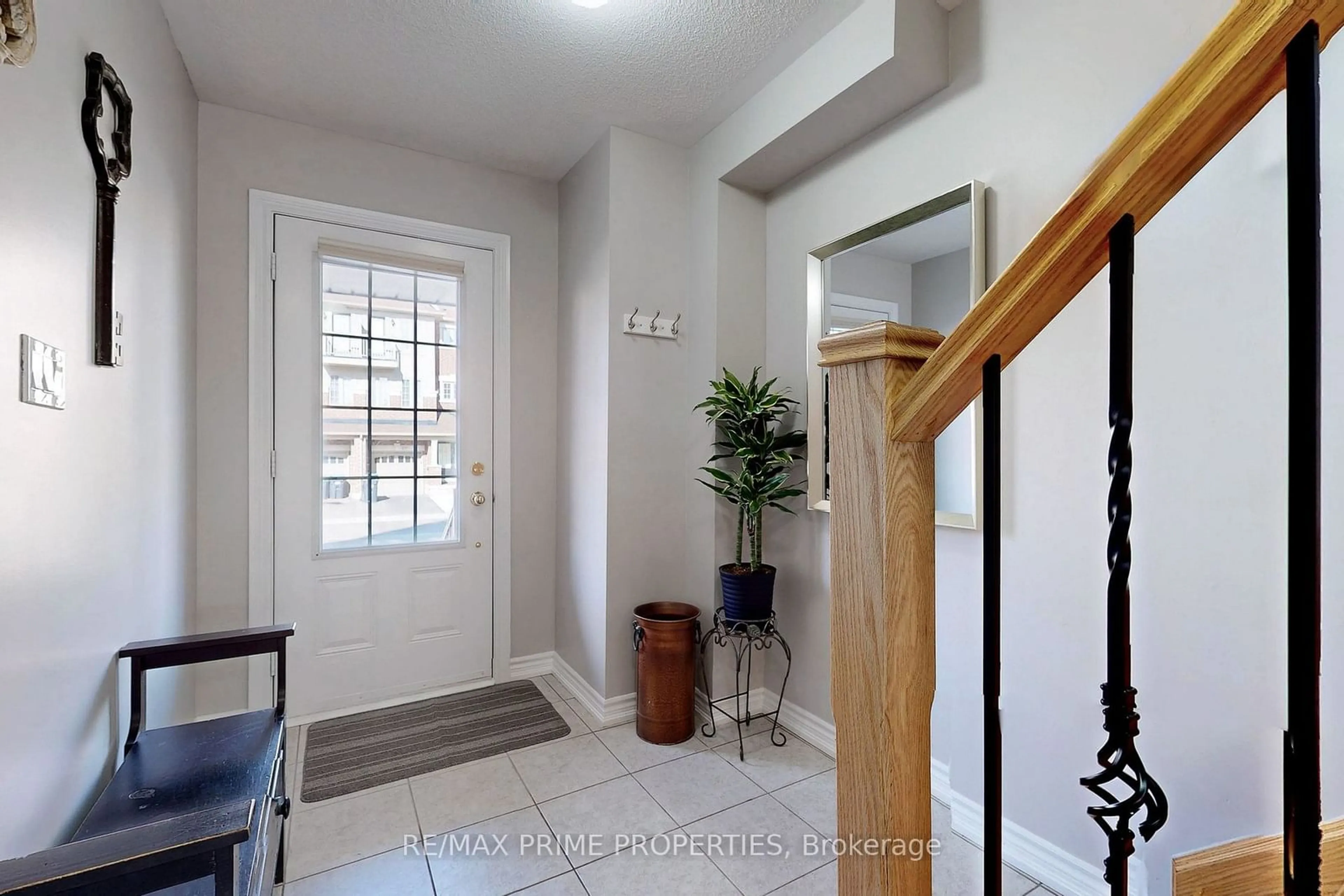 Indoor entryway, wood floors for 21 Sprucewood Rd, Brampton Ontario L6Z 0J0