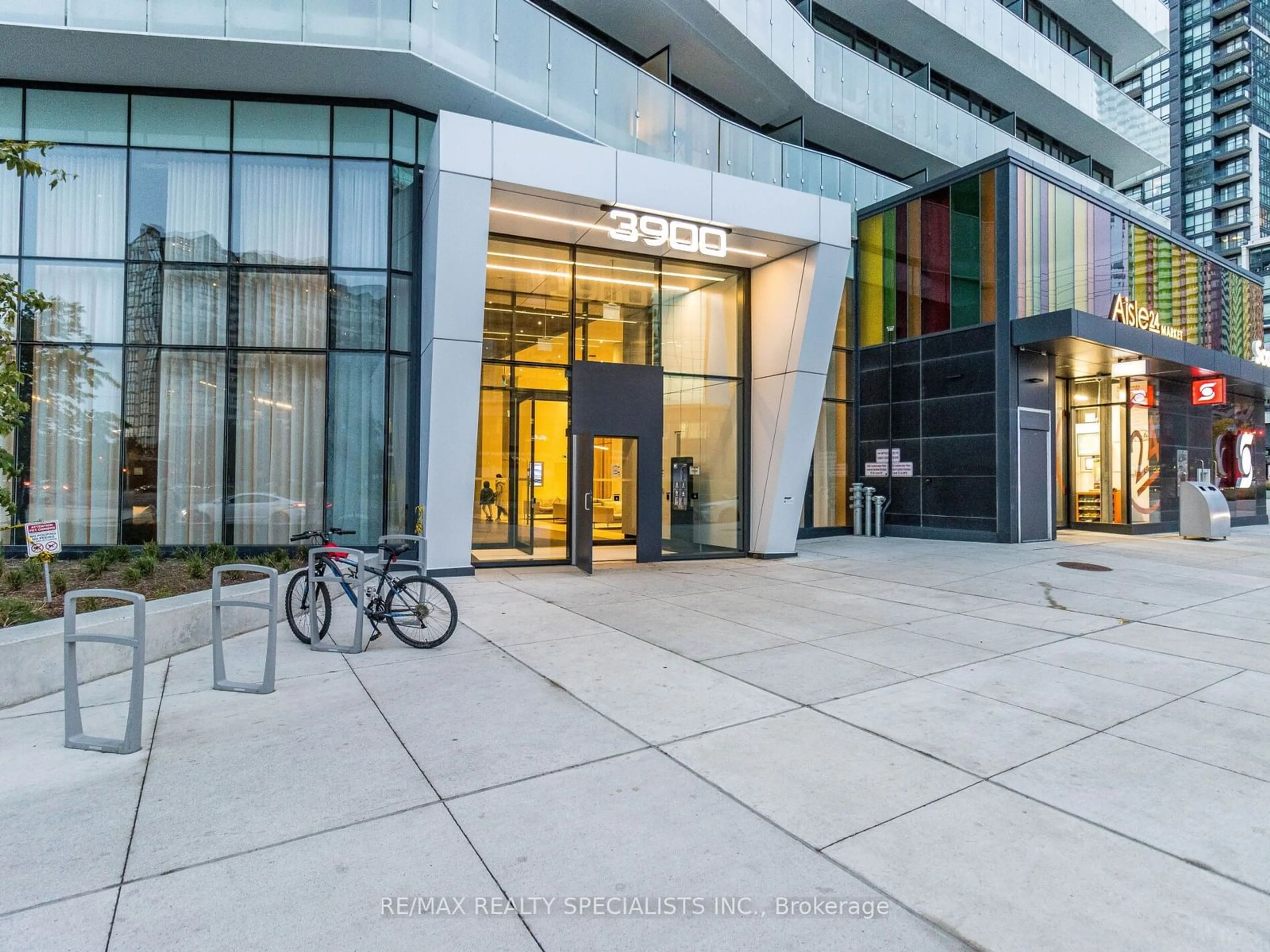 Indoor foyer for 3900 CONFEDERATION Pkwy #4603, Mississauga Ontario L5B 0M3