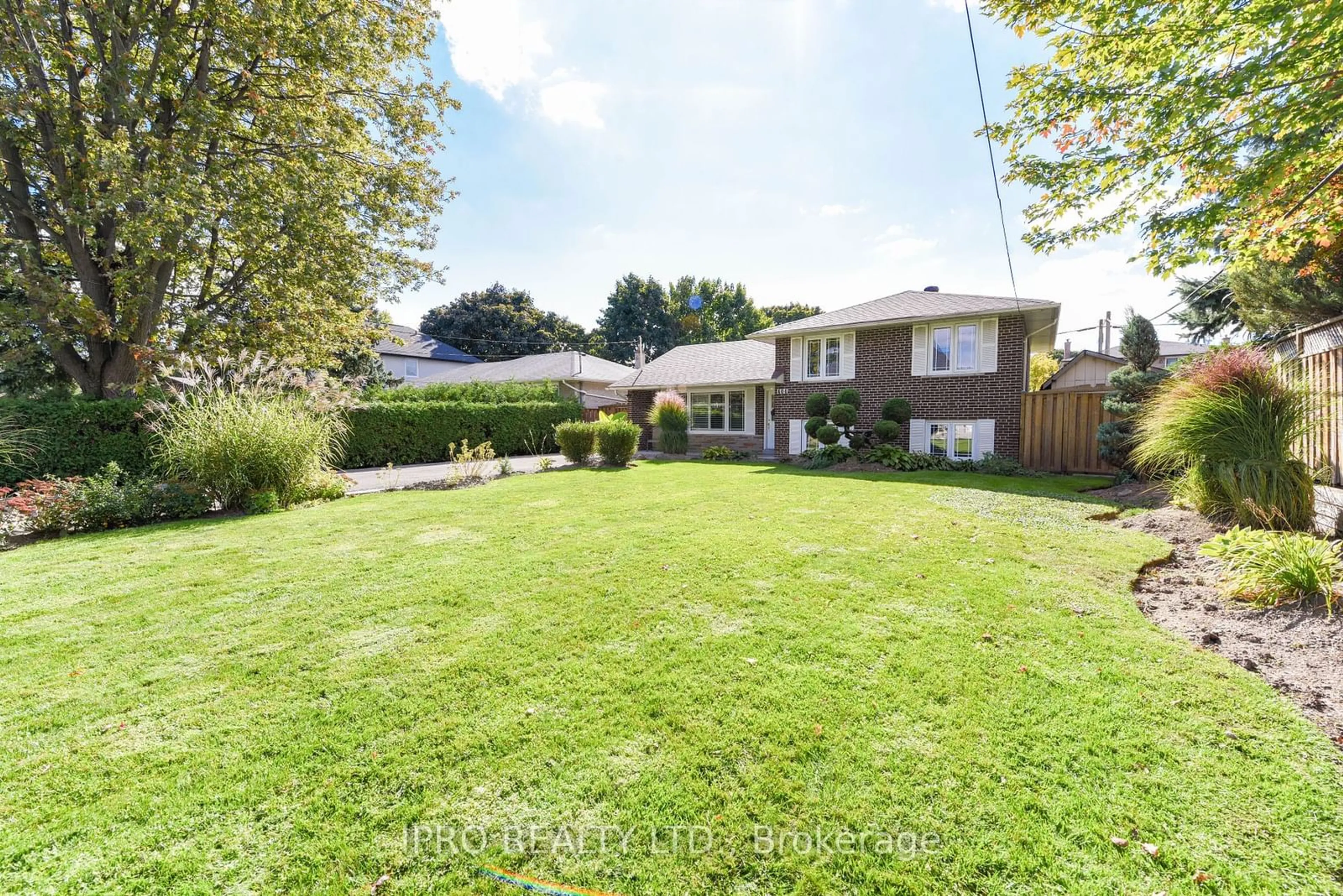 Frontside or backside of a home, the fenced backyard for 404 Claircrest Ave, Mississauga Ontario L5A 1T6