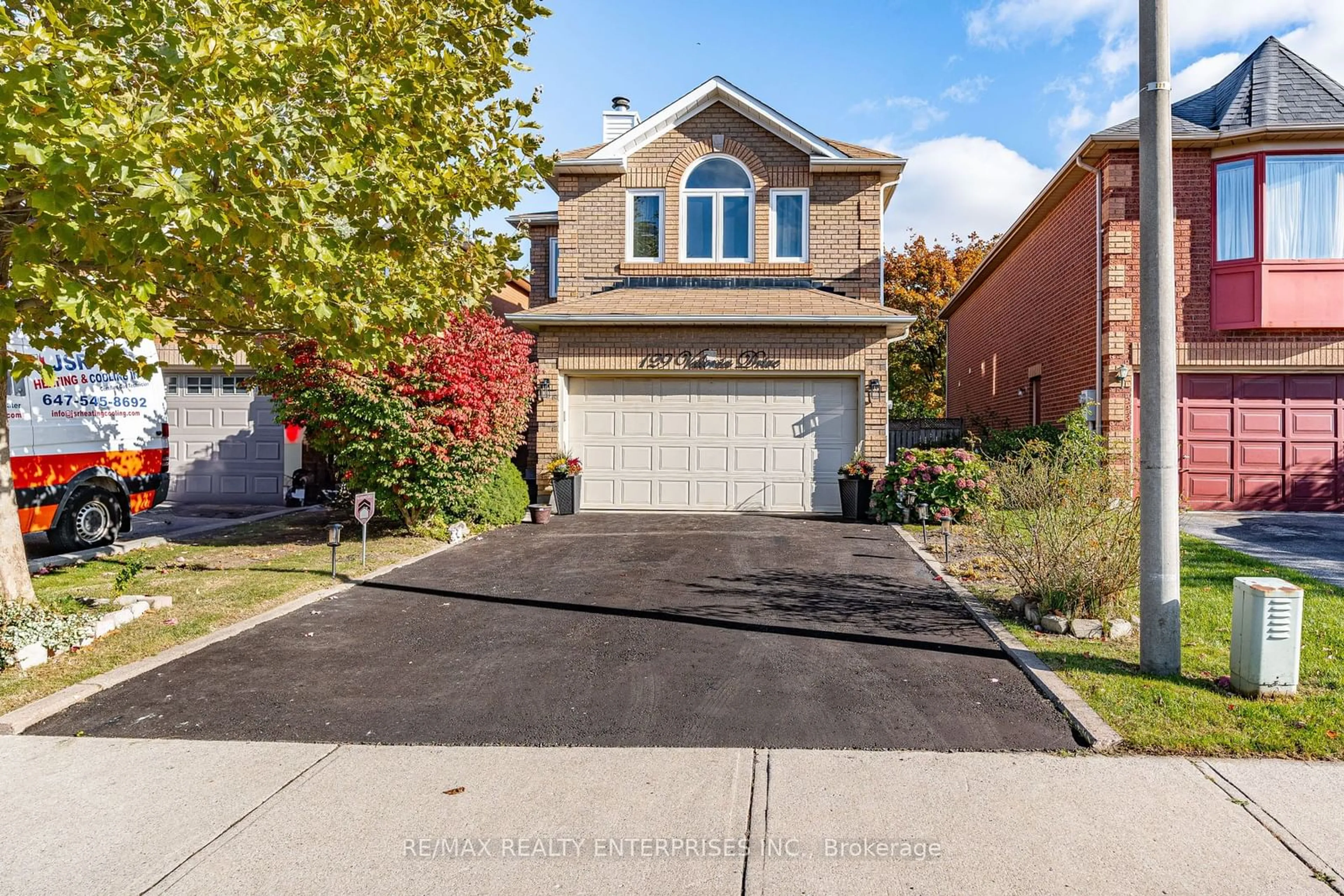 Frontside or backside of a home, the street view for 129 Valonia Dr, Brampton Ontario L6V 4J8