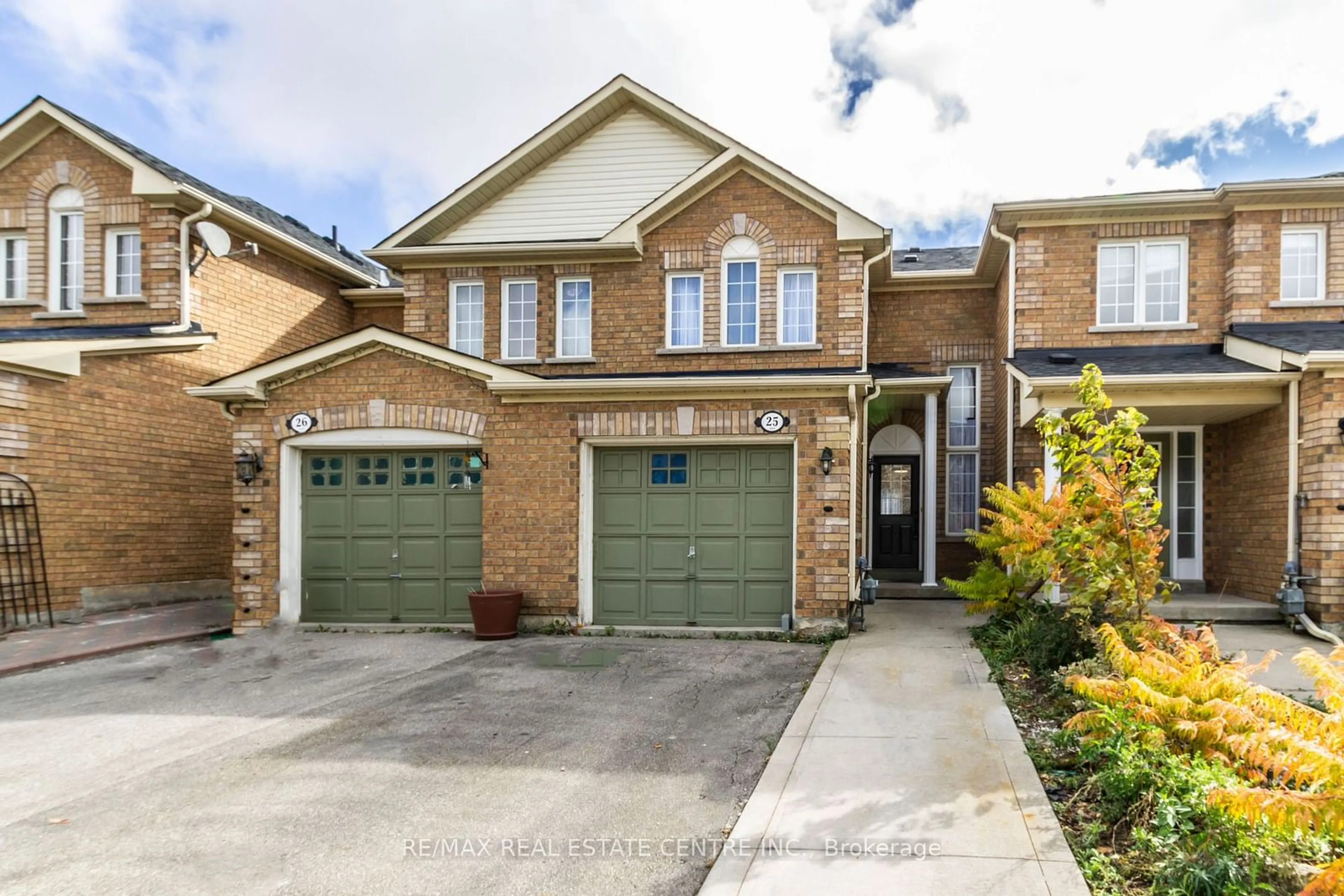 Frontside or backside of a home, the street view for 21 Eastview Gate #25, Brampton Ontario L6P 1P6