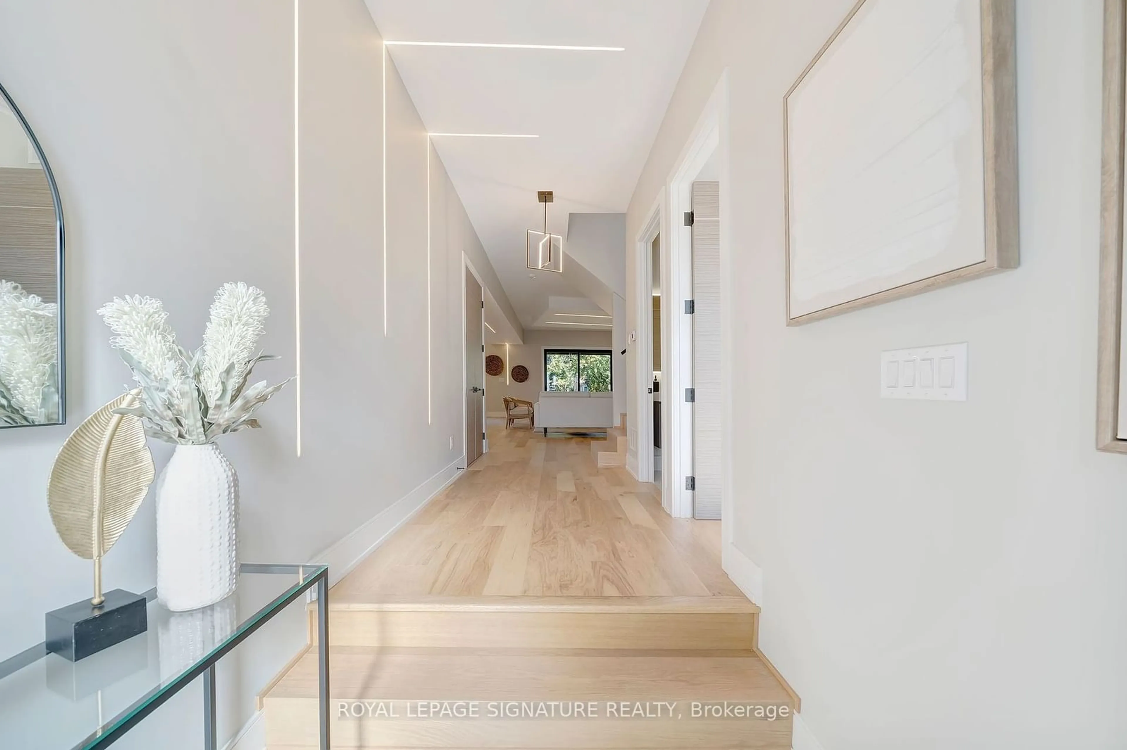 Indoor entryway, wood floors for 16 Walsh Ave, Toronto Ontario M9M 1B6