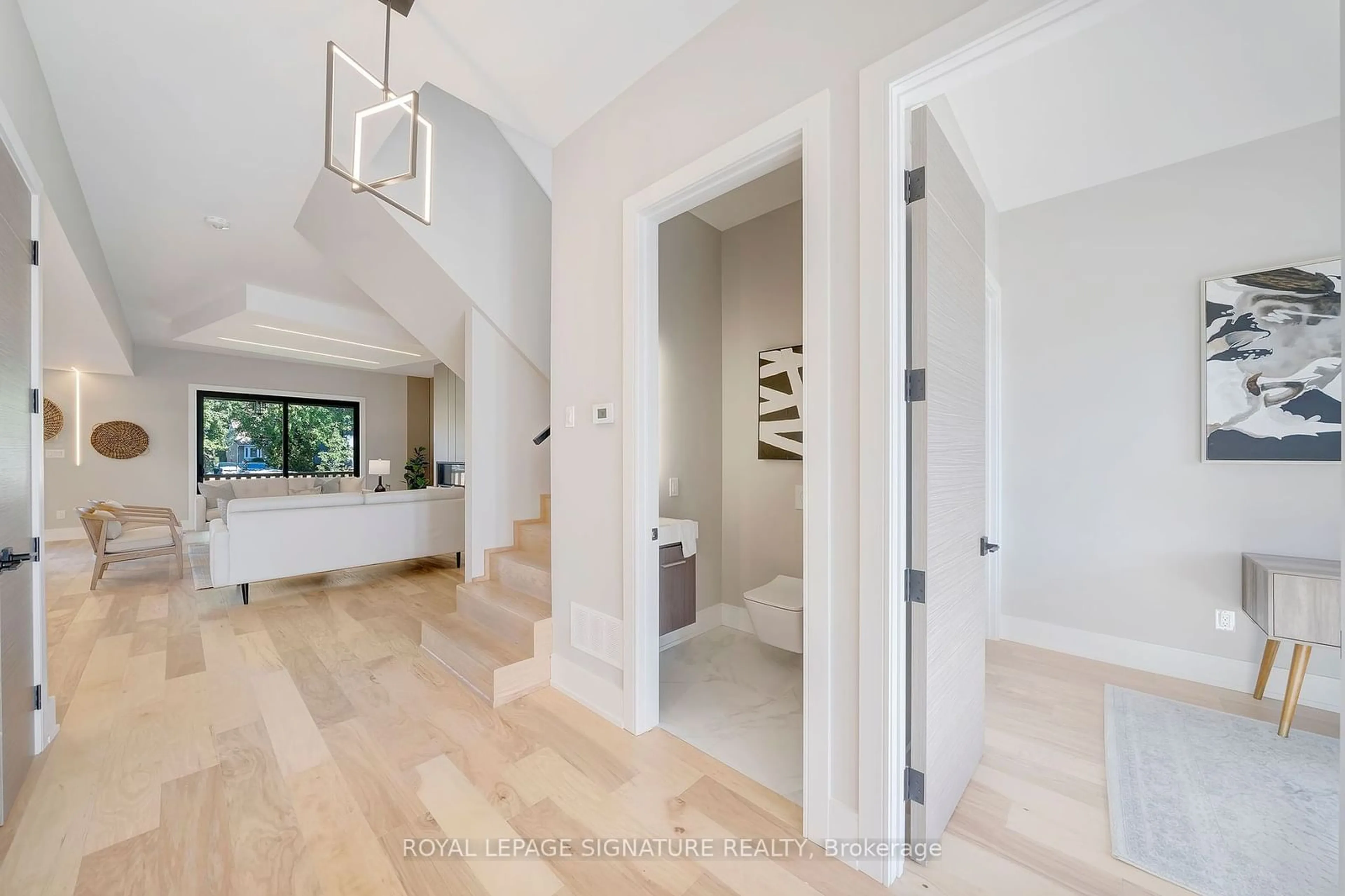 Indoor entryway, wood floors for 16 Walsh Ave, Toronto Ontario M9M 1B6