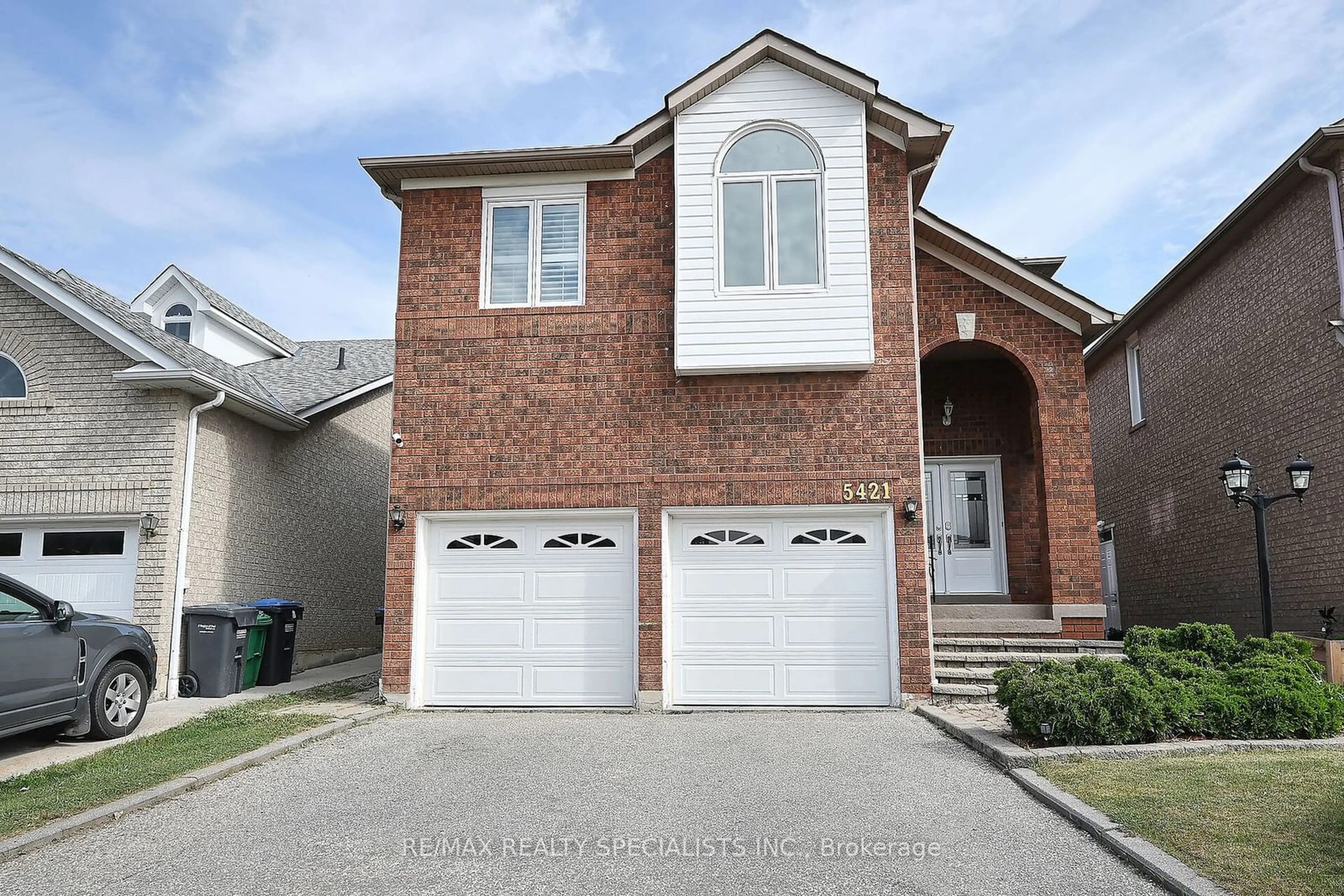 Home with brick exterior material for 5421 Kinglet Ave, Mississauga Ontario L5V 2C8