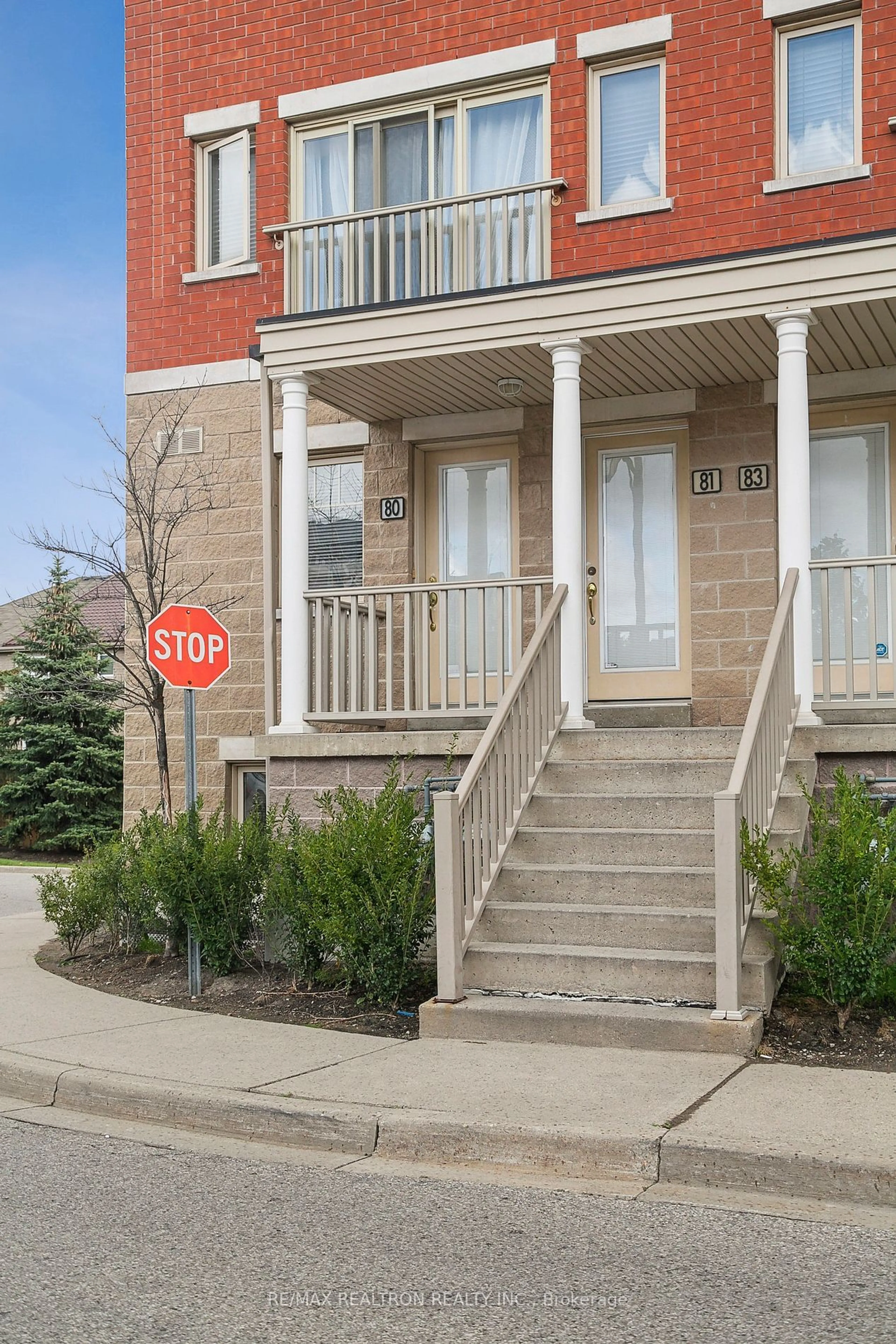 A pic from exterior of the house or condo, the street view for 5050 Intrepid Dr #80, Mississauga Ontario L5M 0E6