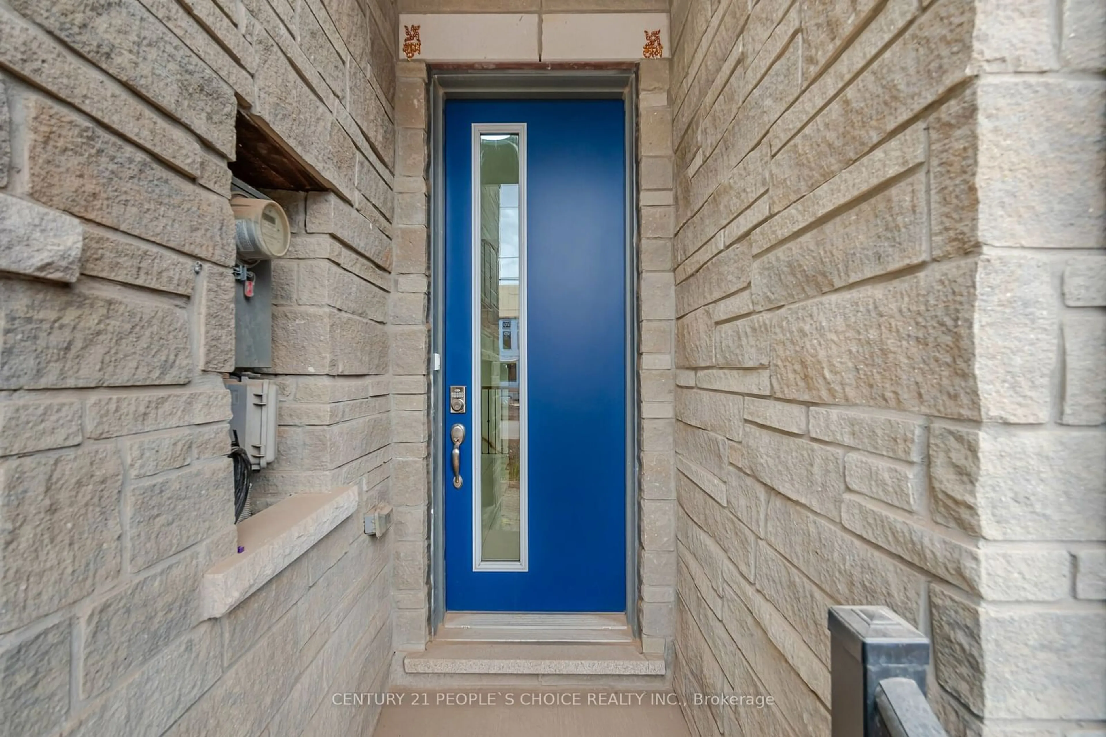 Indoor entryway, ceramic floors for 3269 Sixth Line, Oakville Ontario L6H 7C5