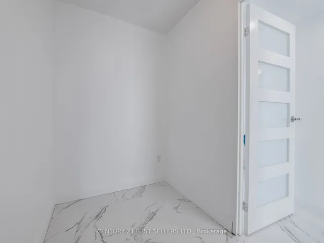Additional property image - 3650 Kaneff Cres Unit 601