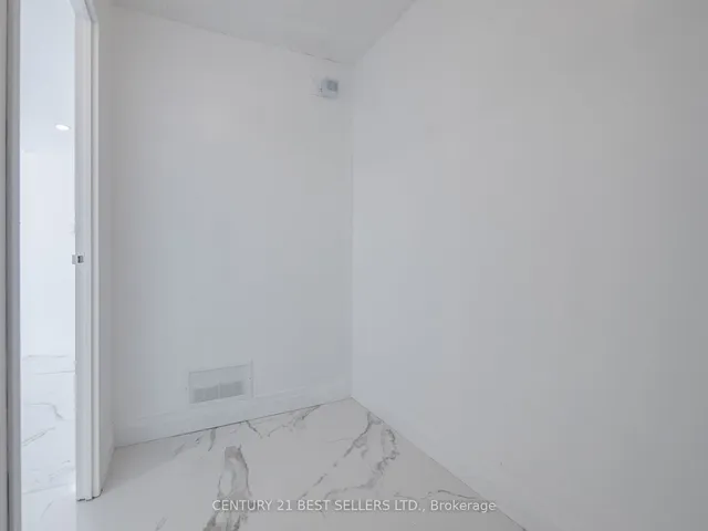 Additional property image - 3650 Kaneff Cres Unit 601