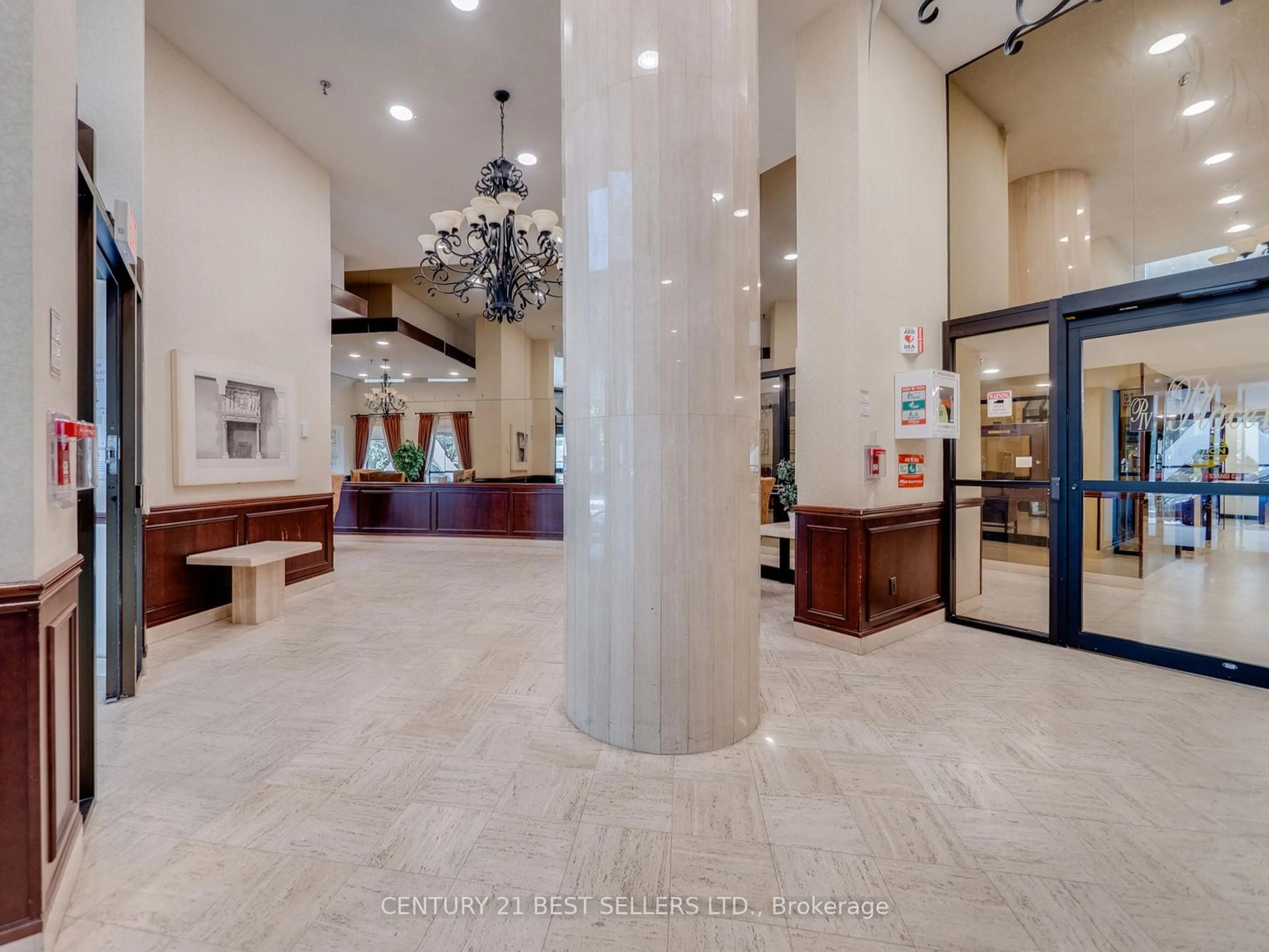 Indoor lobby, ceramic floors for 3650 Kaneff Cres #601, Mississauga Ontario L5A 4A1