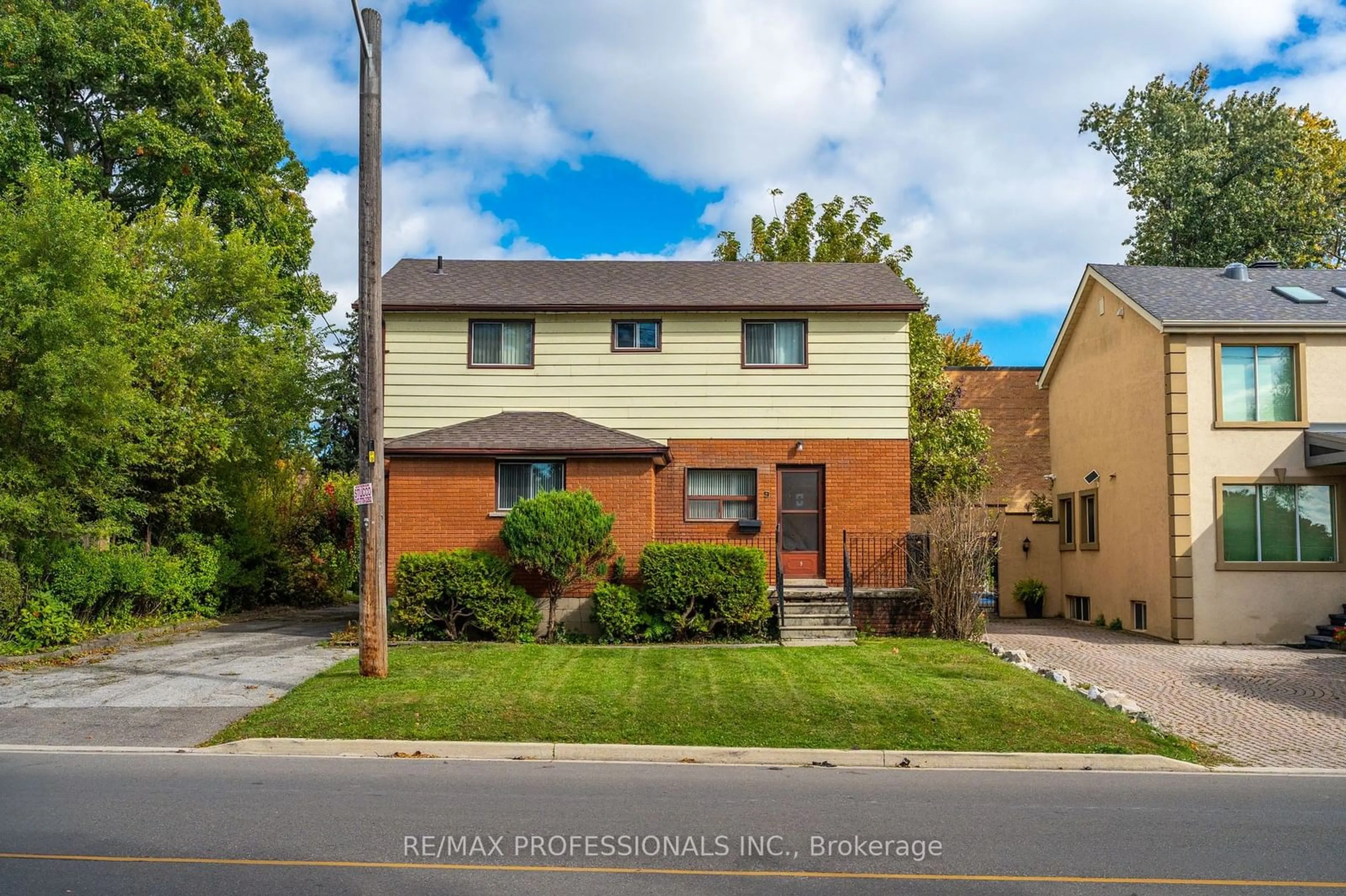 A pic from exterior of the house or condo, the street view for 9 Thirty Sixth St, Toronto Ontario M8W 3K8