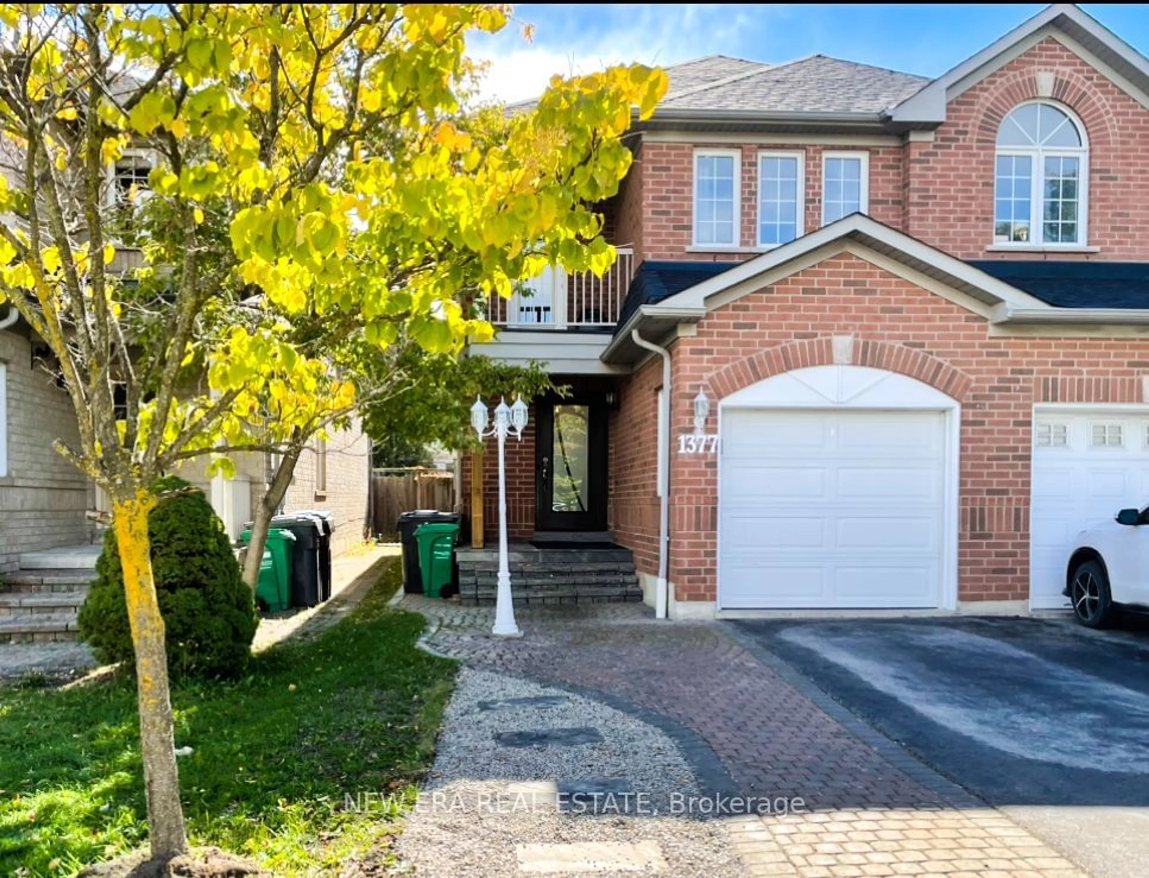 Home with brick exterior material for 1377 Spring Garden Crt, Mississauga Ontario L5N 8K6