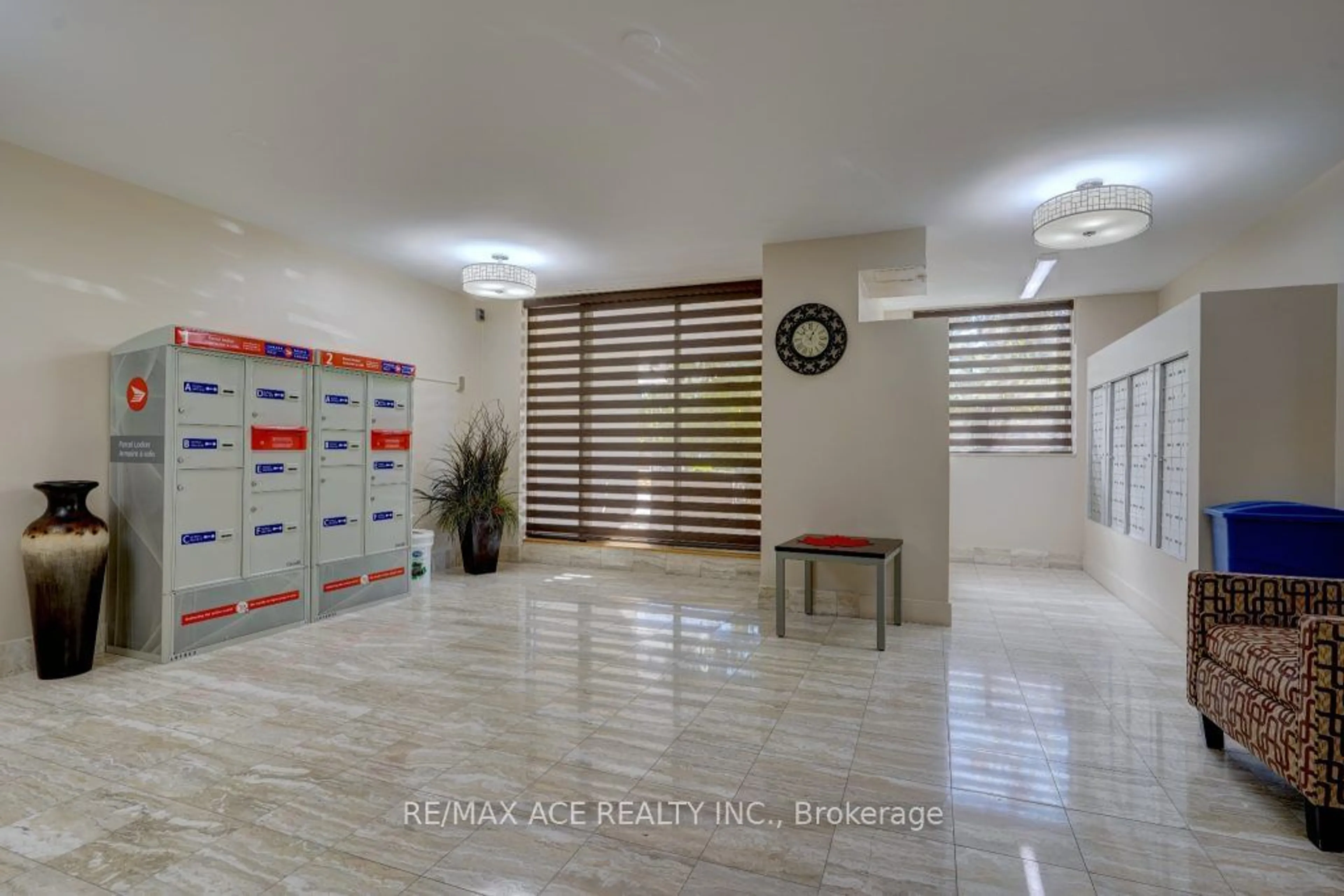 Indoor foyer, ceramic floors for 3 Lisa St #1401, Brampton Ontario L6T 4A2